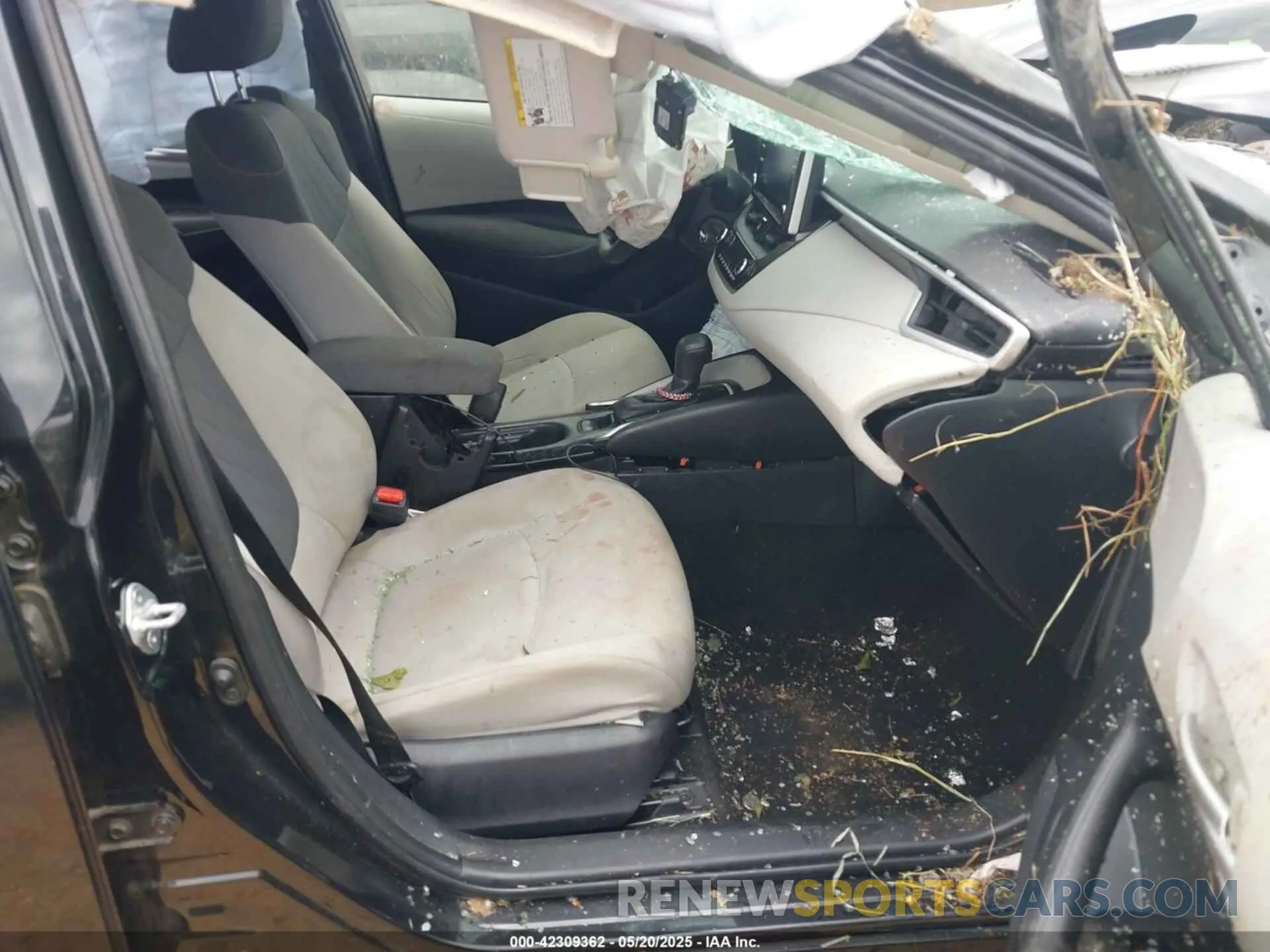 5 Photograph of a damaged car JTDEPRAE8LJ062440 TOYOTA COROLLA 2020