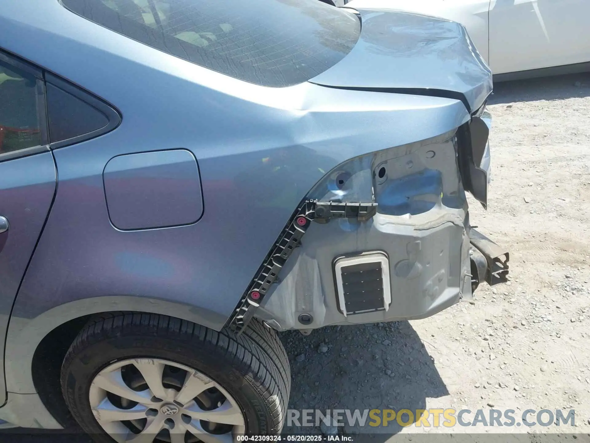 6 Photograph of a damaged car JTDEPRAE8LJ105867 TOYOTA COROLLA 2020