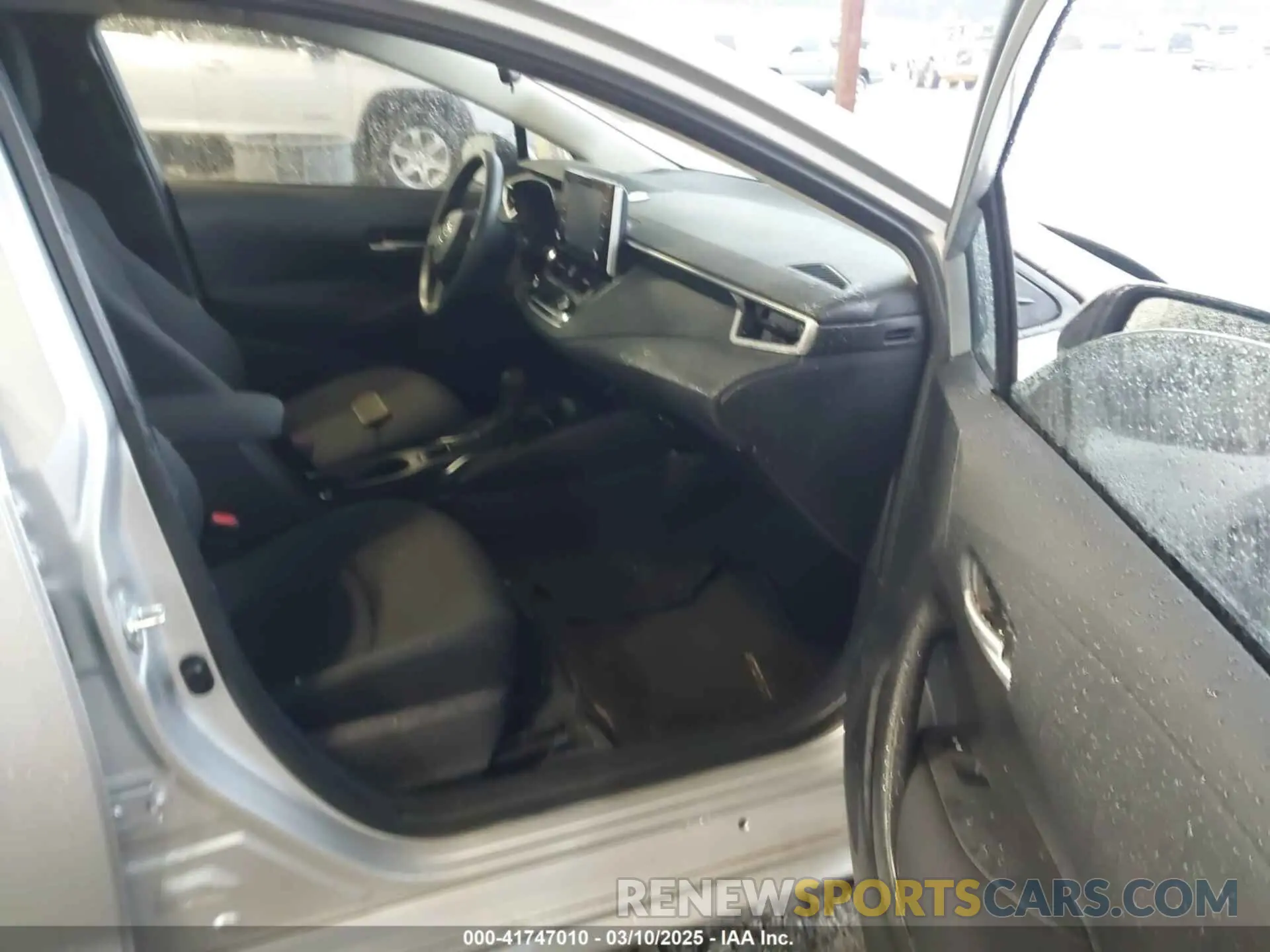 5 Photograph of a damaged car JTDEPRAE8LJ113550 TOYOTA COROLLA 2020