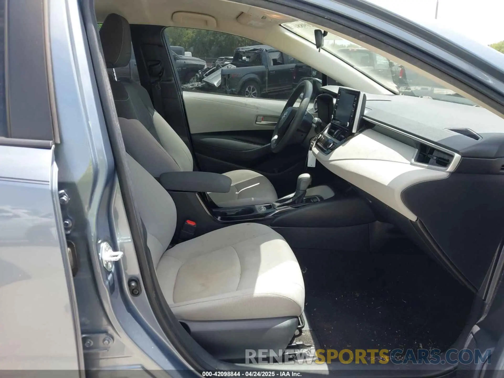 5 Photograph of a damaged car JTDEPRAE9LJ021850 TOYOTA COROLLA 2020