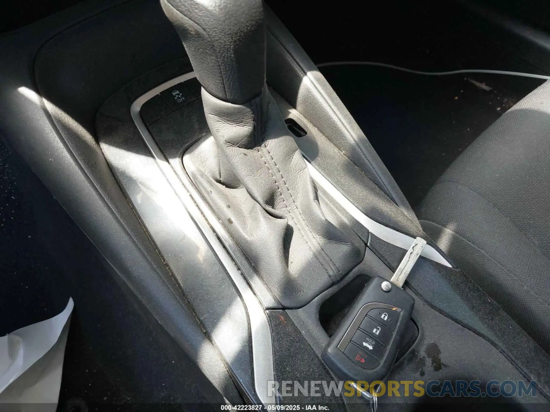11 Photograph of a damaged car JTDEPRAE9LJ030001 TOYOTA COROLLA 2020
