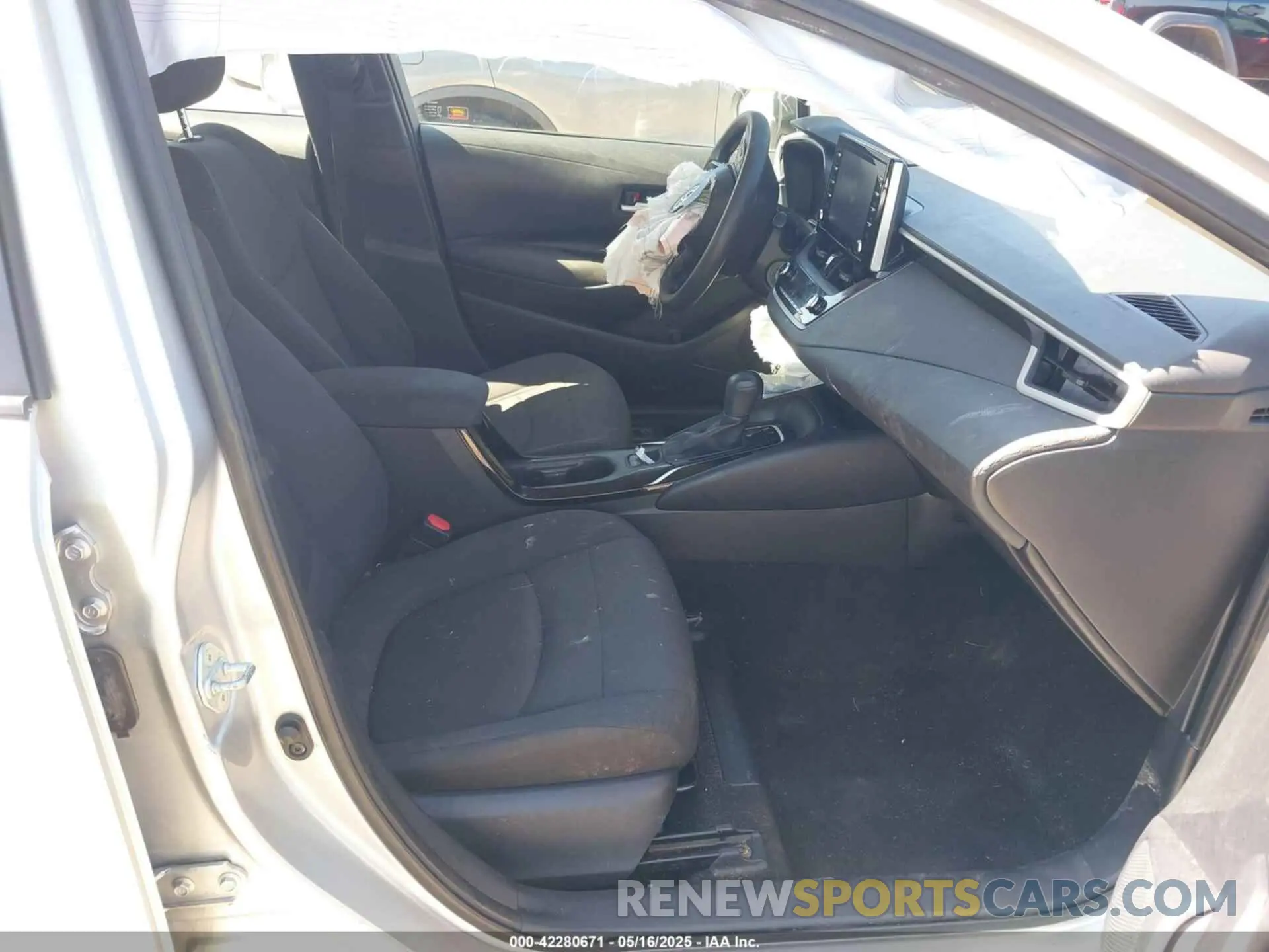 5 Photograph of a damaged car JTDEPRAE9LJ035389 TOYOTA COROLLA 2020