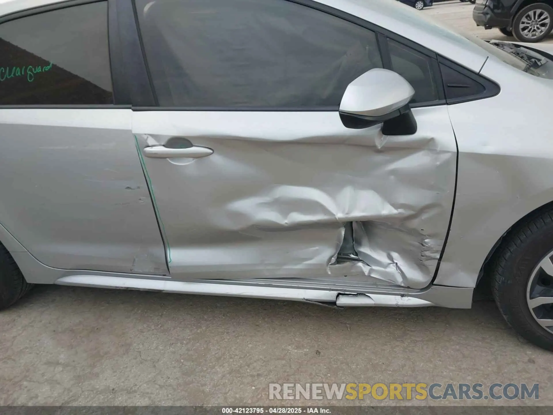 6 Photograph of a damaged car JTDEPRAE9LJ055724 TOYOTA COROLLA 2020