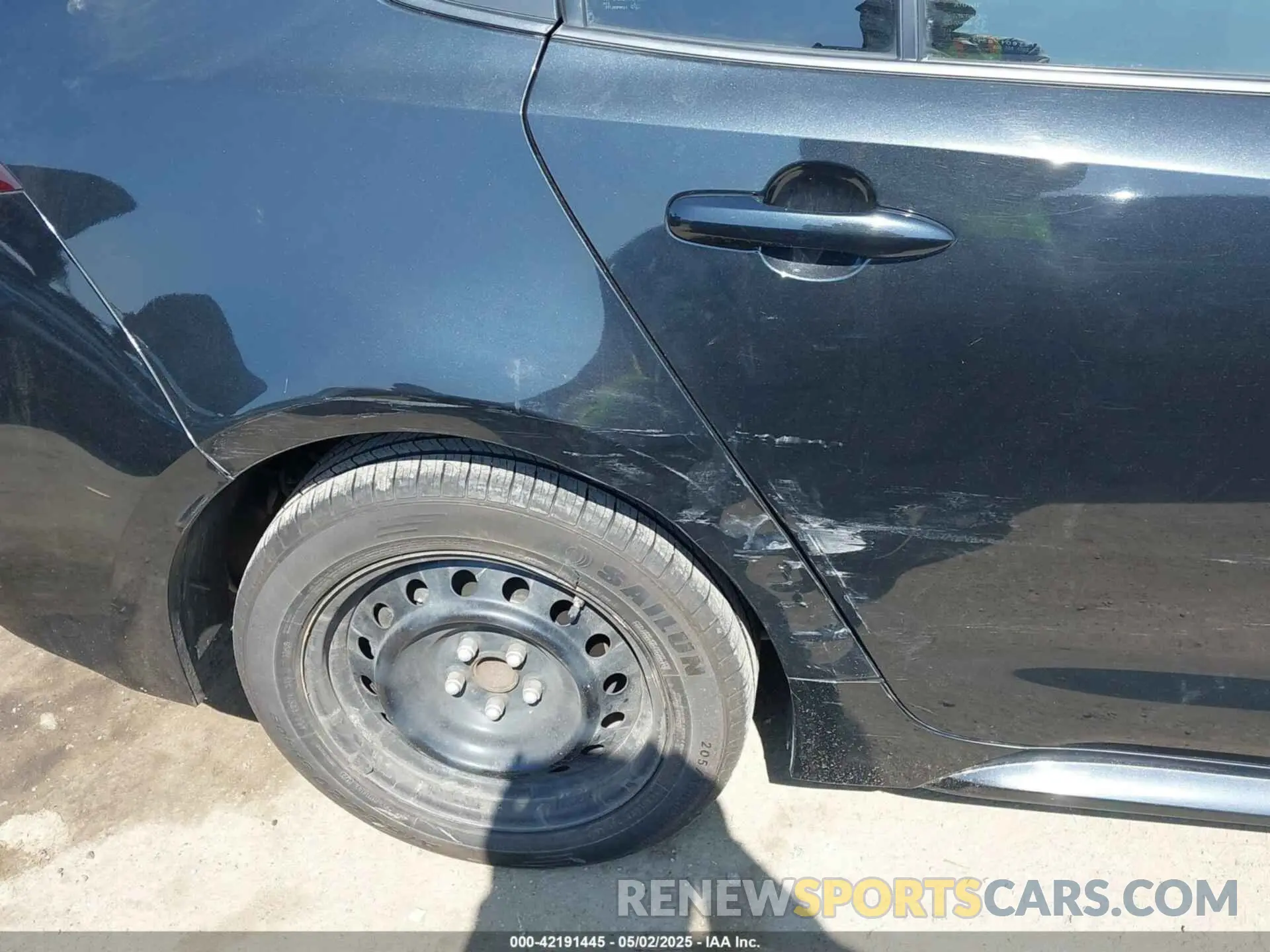 19 Photograph of a damaged car JTDEPRAE9LJ069896 TOYOTA COROLLA 2020