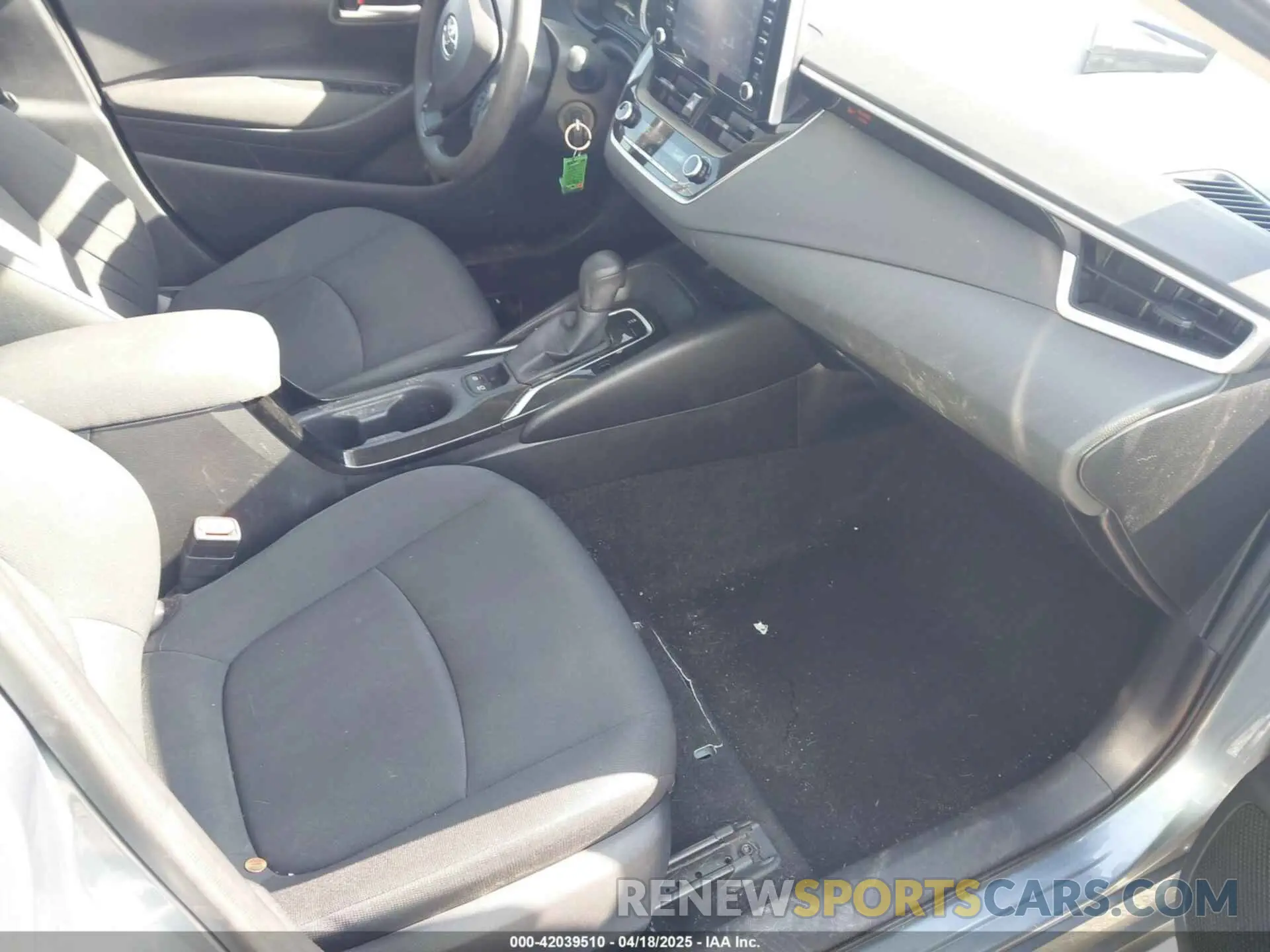 5 Photograph of a damaged car JTDEPRAE9LJ106932 TOYOTA COROLLA 2020