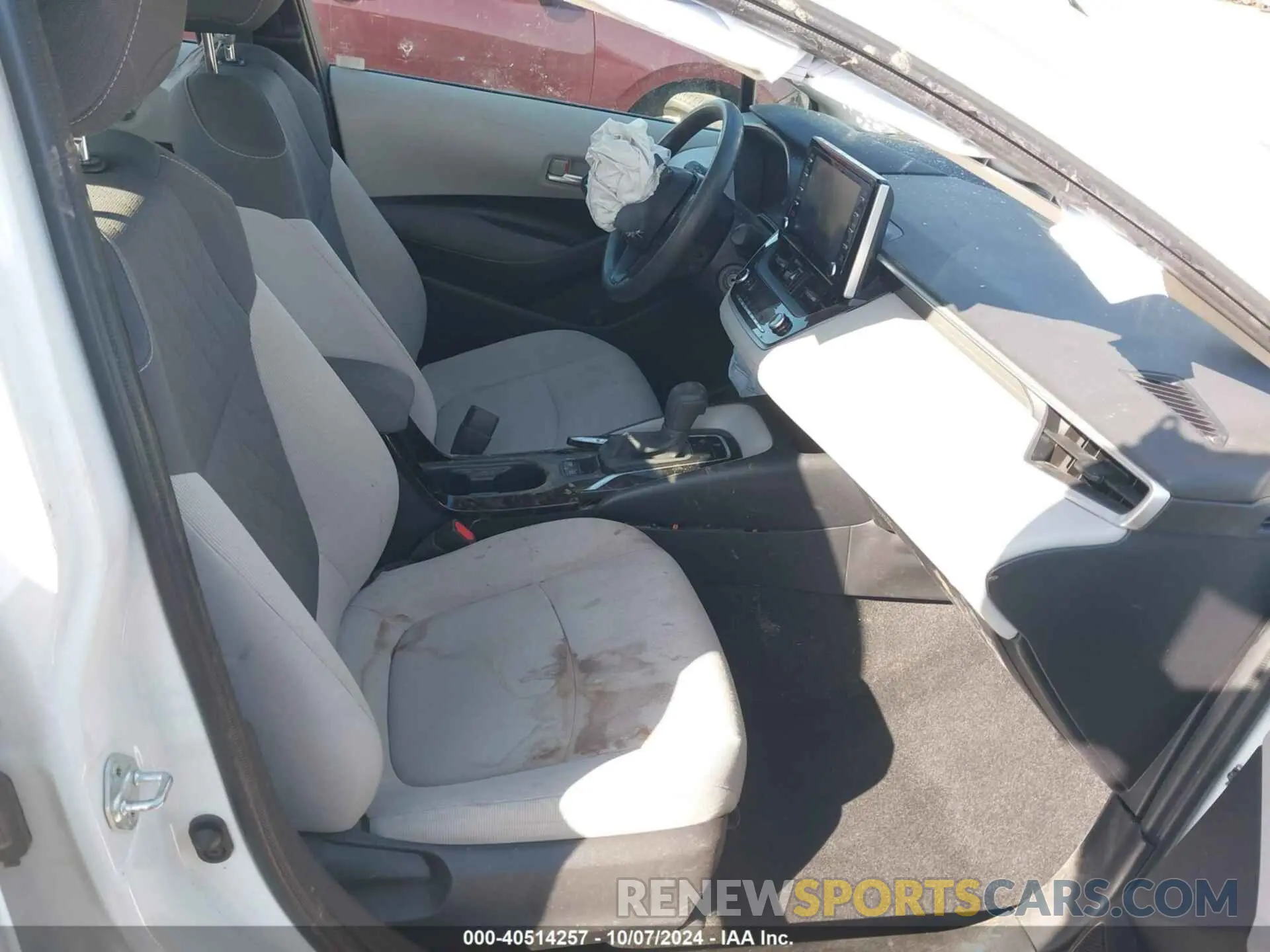 5 Photograph of a damaged car JTDEPRAE9LJ110804 TOYOTA COROLLA 2020