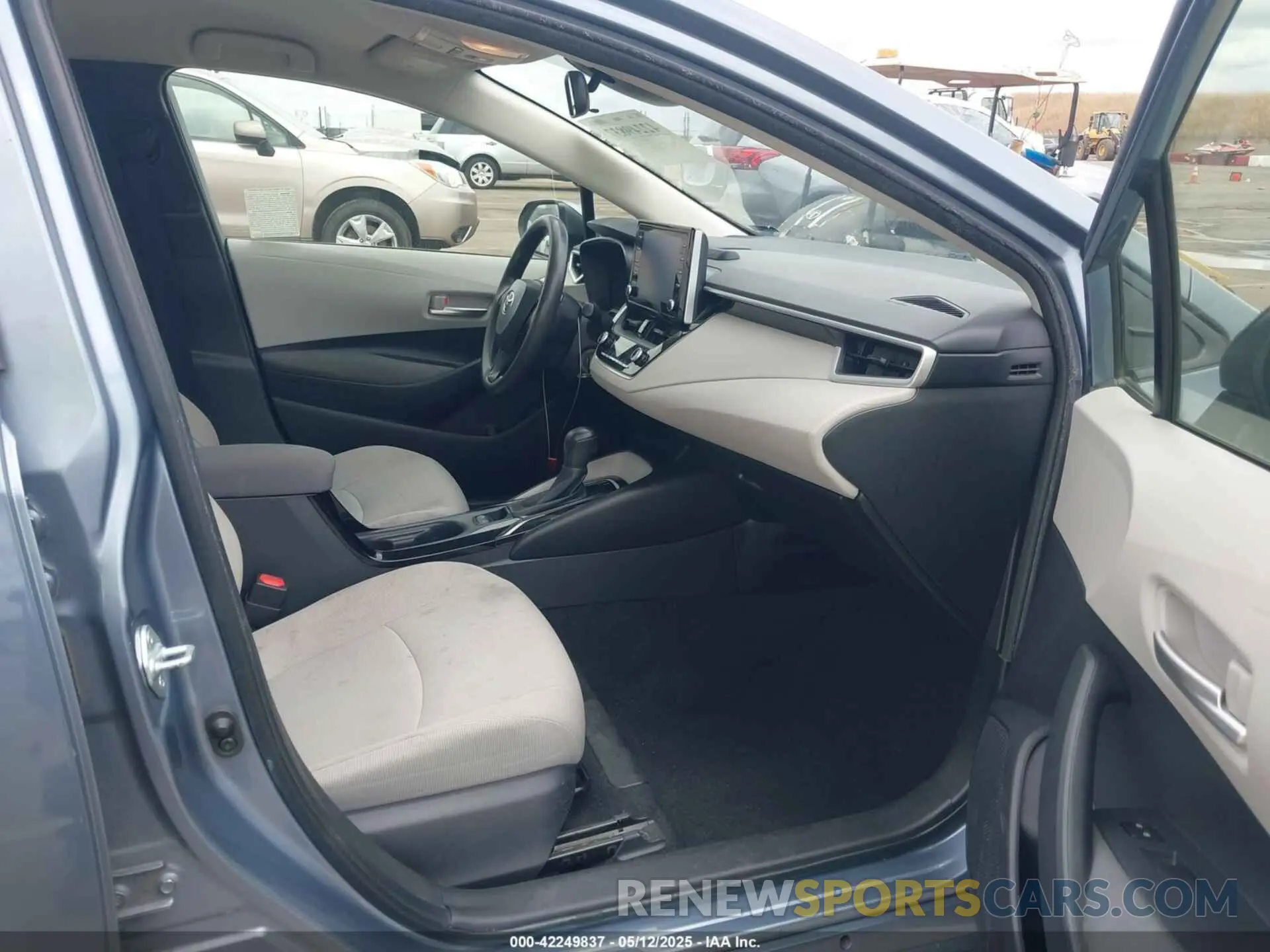 5 Photograph of a damaged car JTDEPRAE9LJ116683 TOYOTA COROLLA 2020