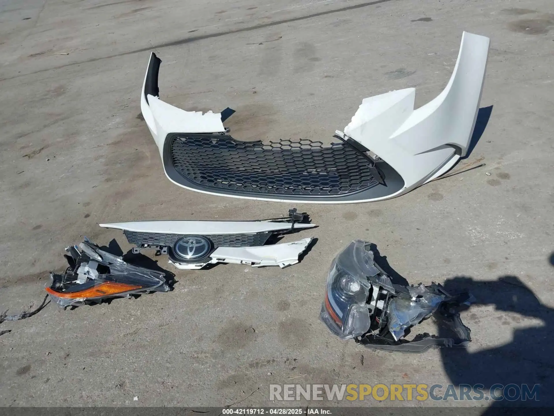 12 Photograph of a damaged car JTDEPRAEXLJ022781 TOYOTA COROLLA 2020