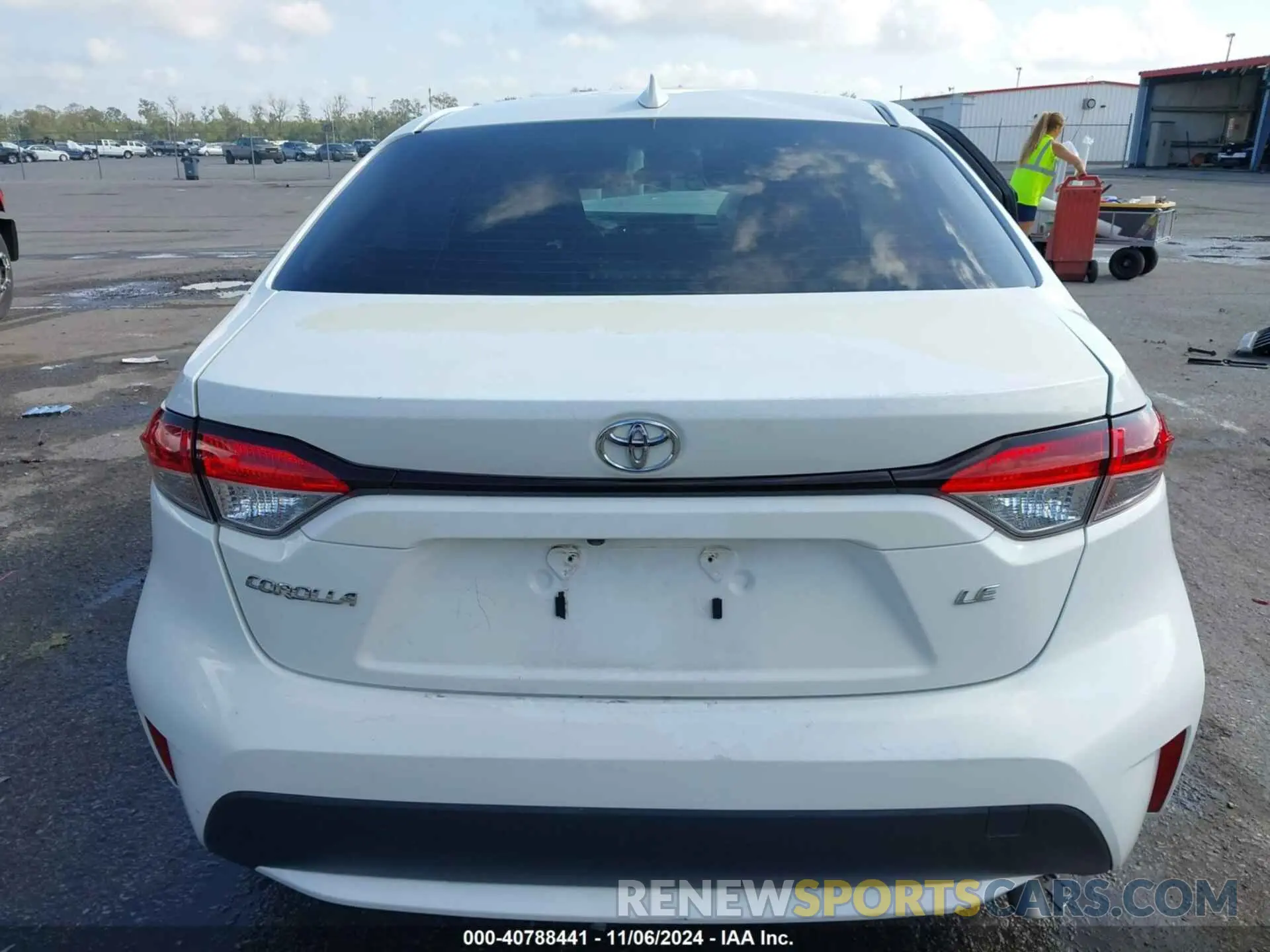 15 Photograph of a damaged car JTDEPRAEXLJ052525 TOYOTA COROLLA 2020