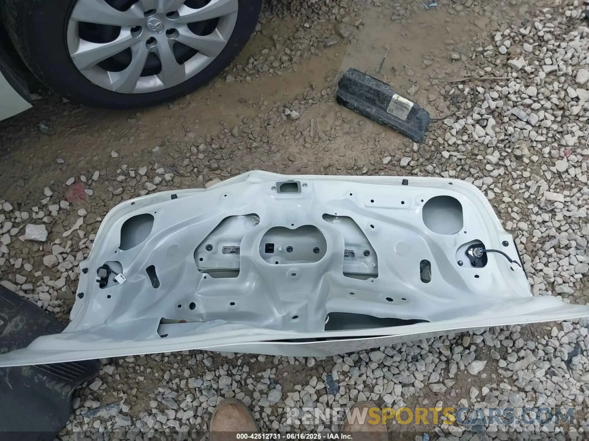 12 Photograph of a damaged car JTDEPRAEXLJ062018 TOYOTA COROLLA 2020