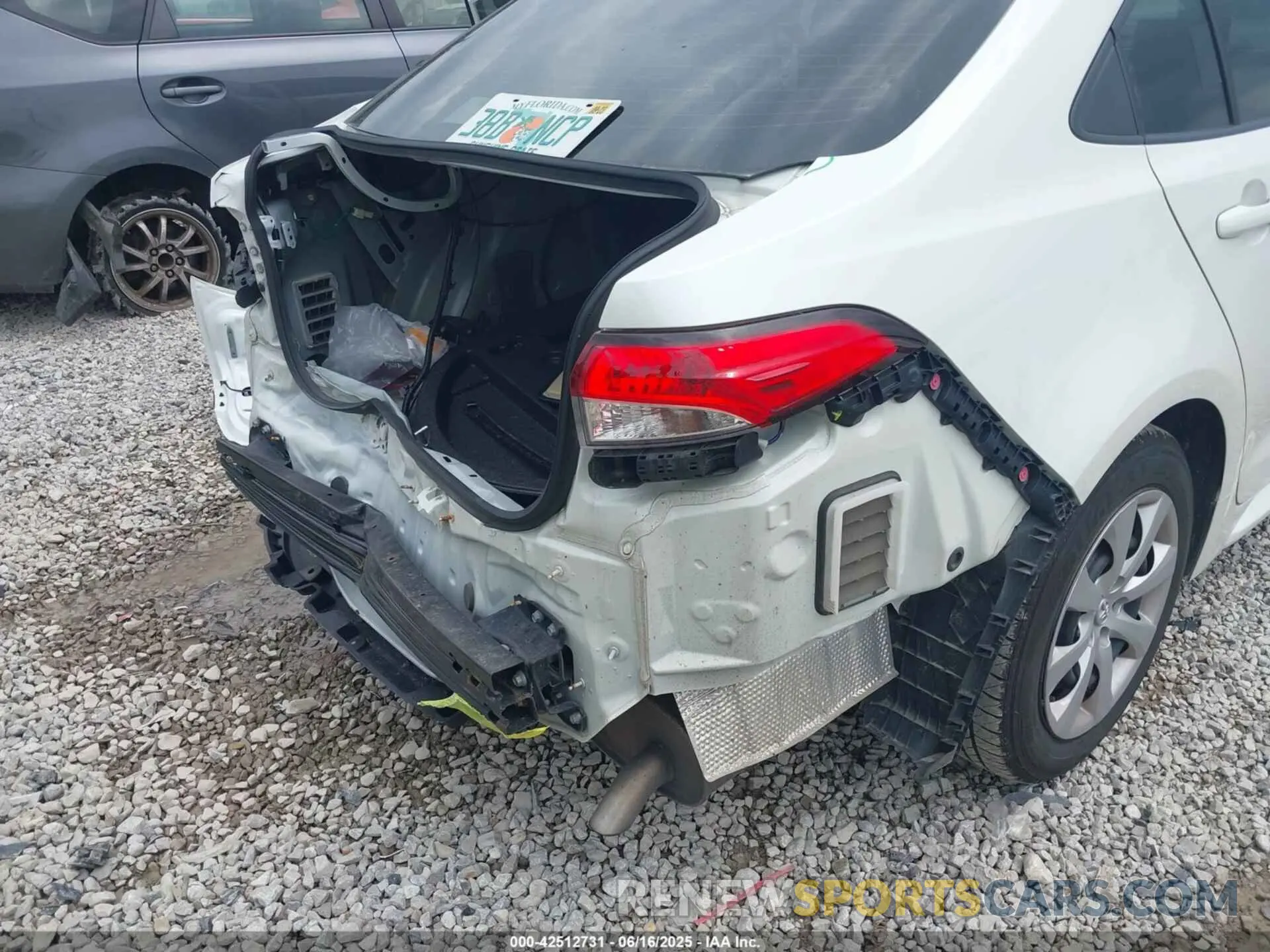 6 Photograph of a damaged car JTDEPRAEXLJ062018 TOYOTA COROLLA 2020