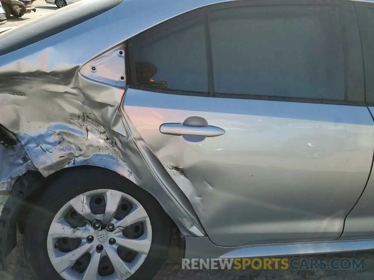 10 Photograph of a damaged car JTDEPRAEXLJ068420 TOYOTA COROLLA 2020
