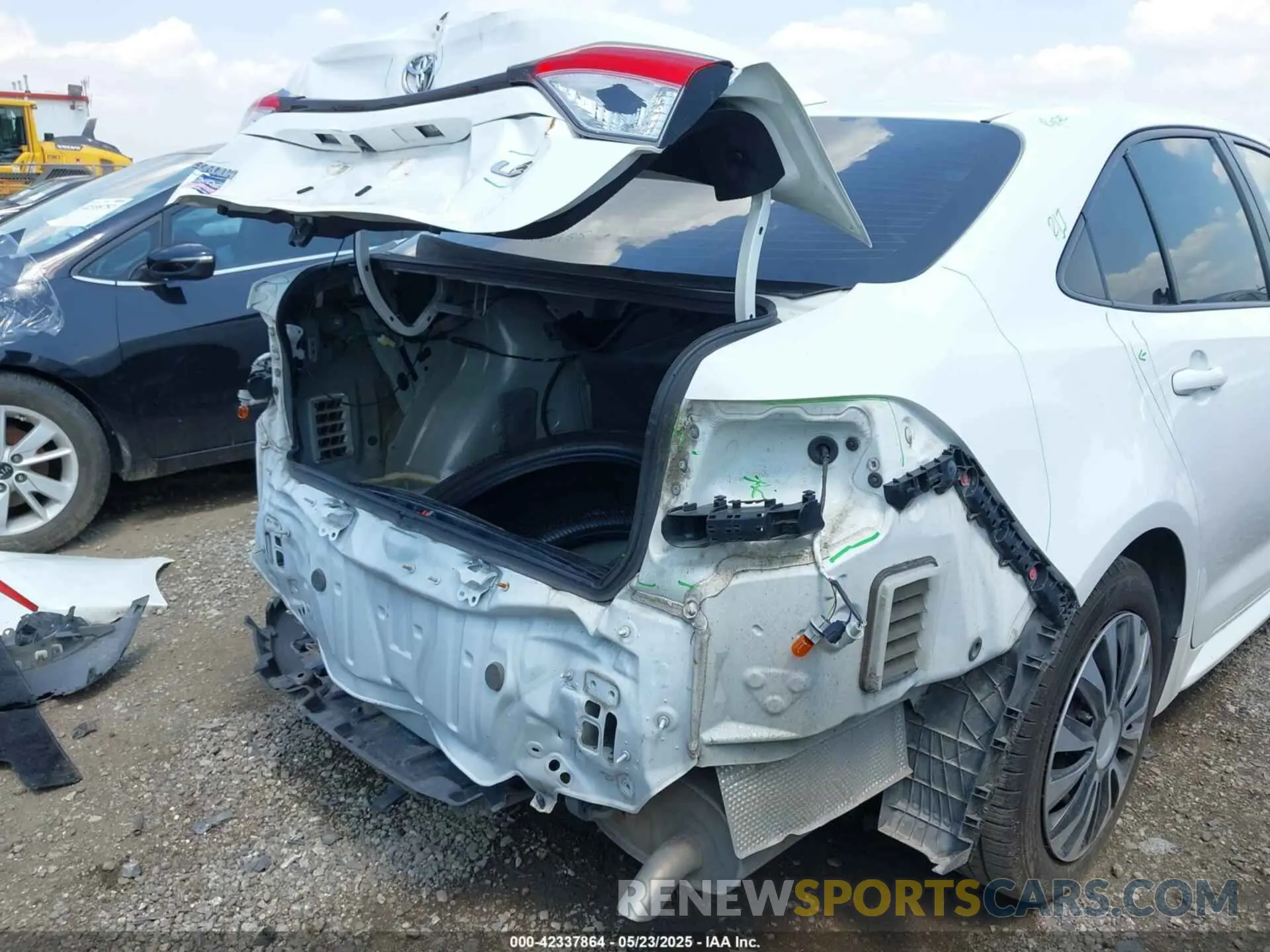 17 Photograph of a damaged car JTDEPRAEXLJ086075 TOYOTA COROLLA 2020