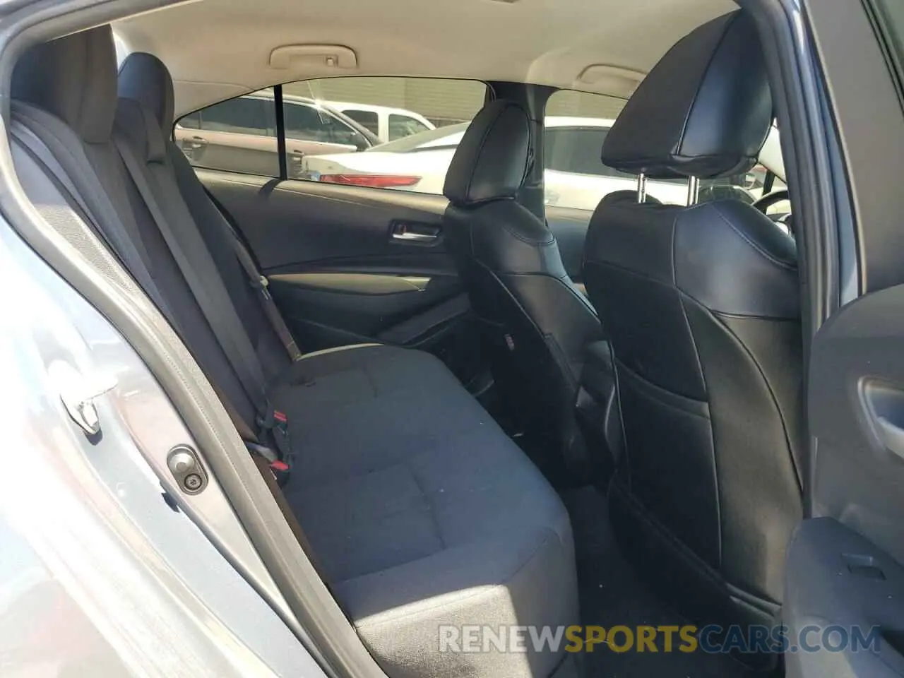 10 Photograph of a damaged car JTDEPRAEXLJ114358 TOYOTA COROLLA 2020