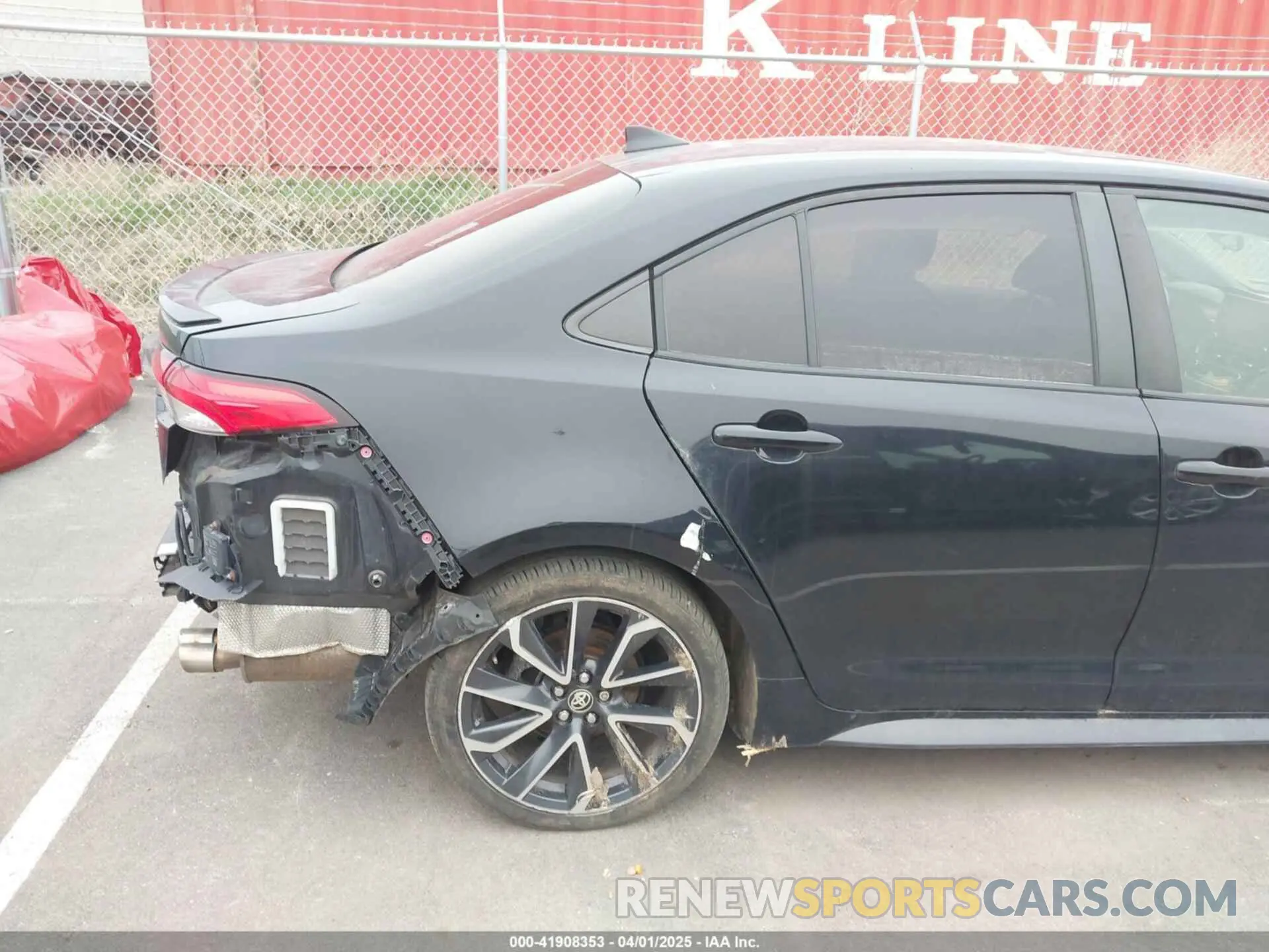 17 Photograph of a damaged car JTDP4RCE0LJ008905 TOYOTA COROLLA 2020