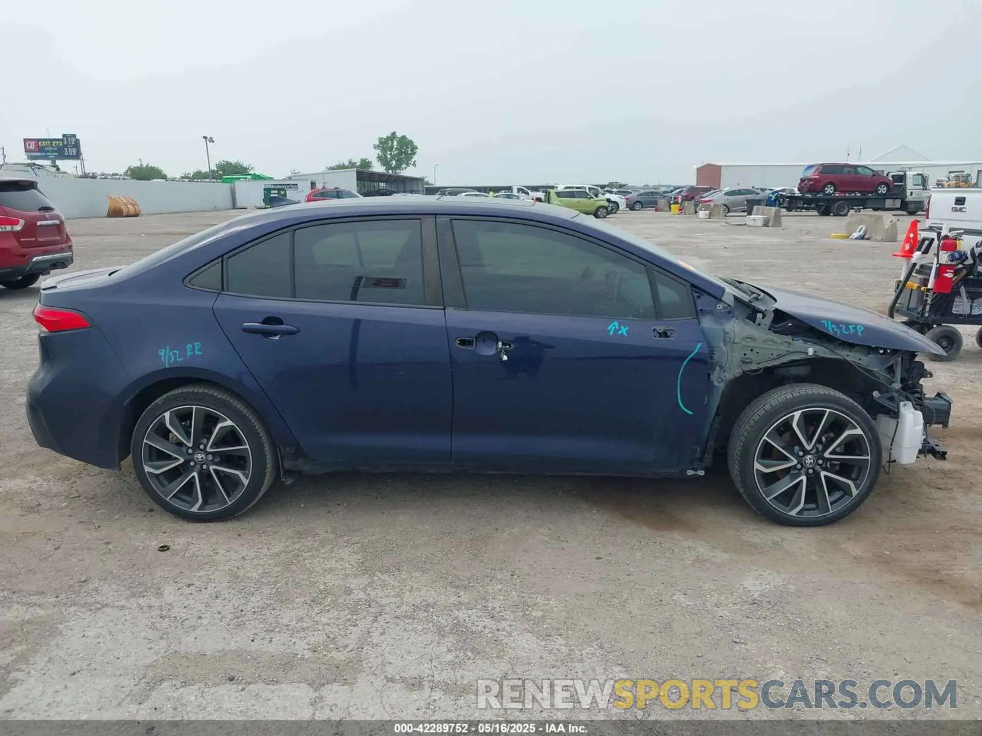 14 Photograph of a damaged car JTDP4RCE1LJ007696 TOYOTA COROLLA 2020