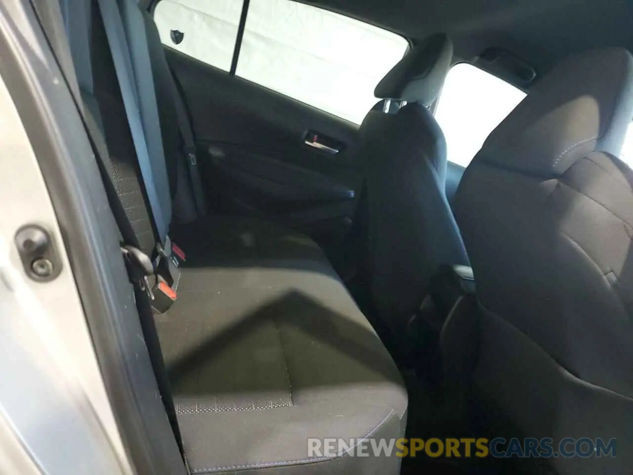 10 Photograph of a damaged car JTDS4RCE0LJ006498 TOYOTA COROLLA 2020