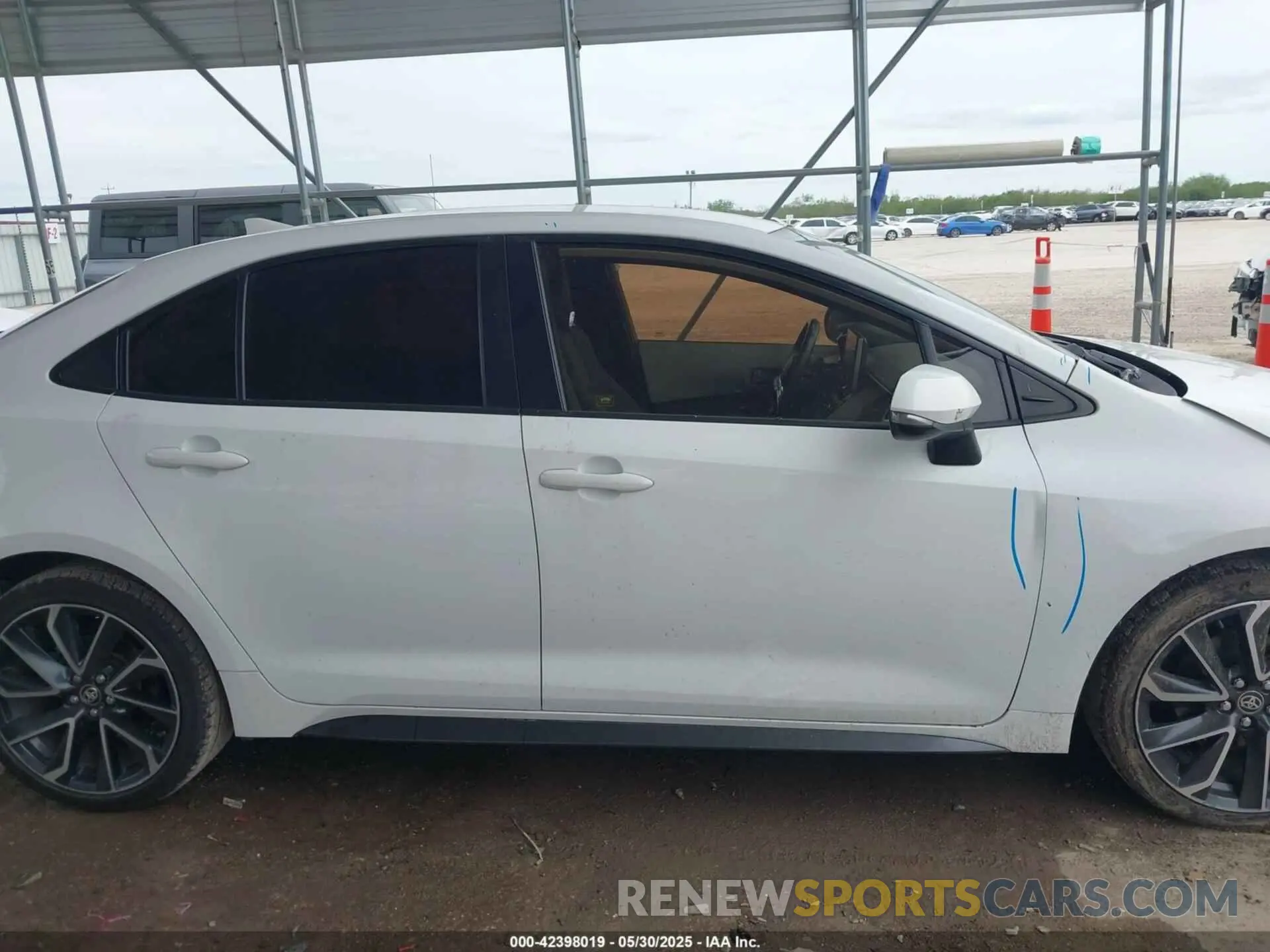 13 Photograph of a damaged car JTDS4RCE0LJ025164 TOYOTA COROLLA 2020