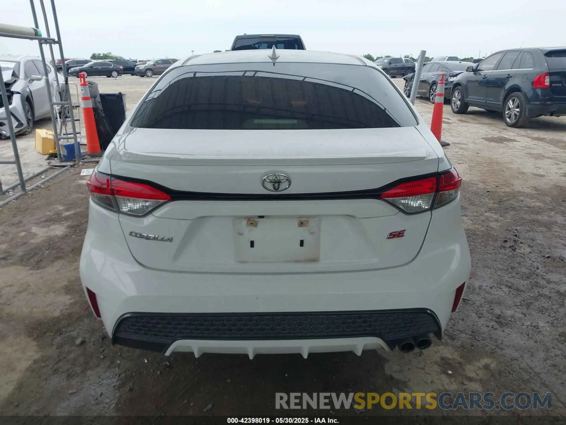 16 Photograph of a damaged car JTDS4RCE0LJ025164 TOYOTA COROLLA 2020