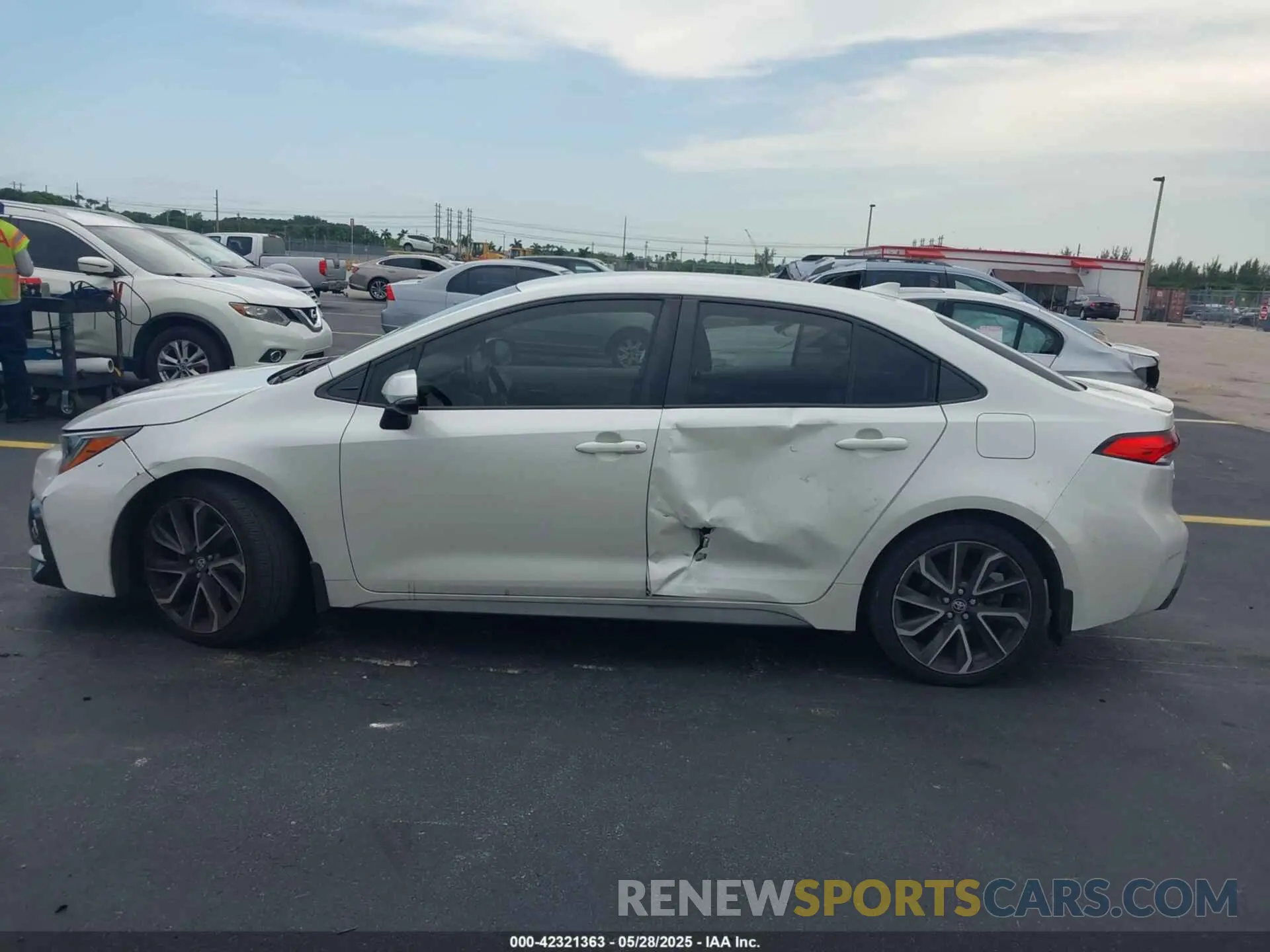 14 Photograph of a damaged car JTDS4RCE0LJ029442 TOYOTA COROLLA 2020