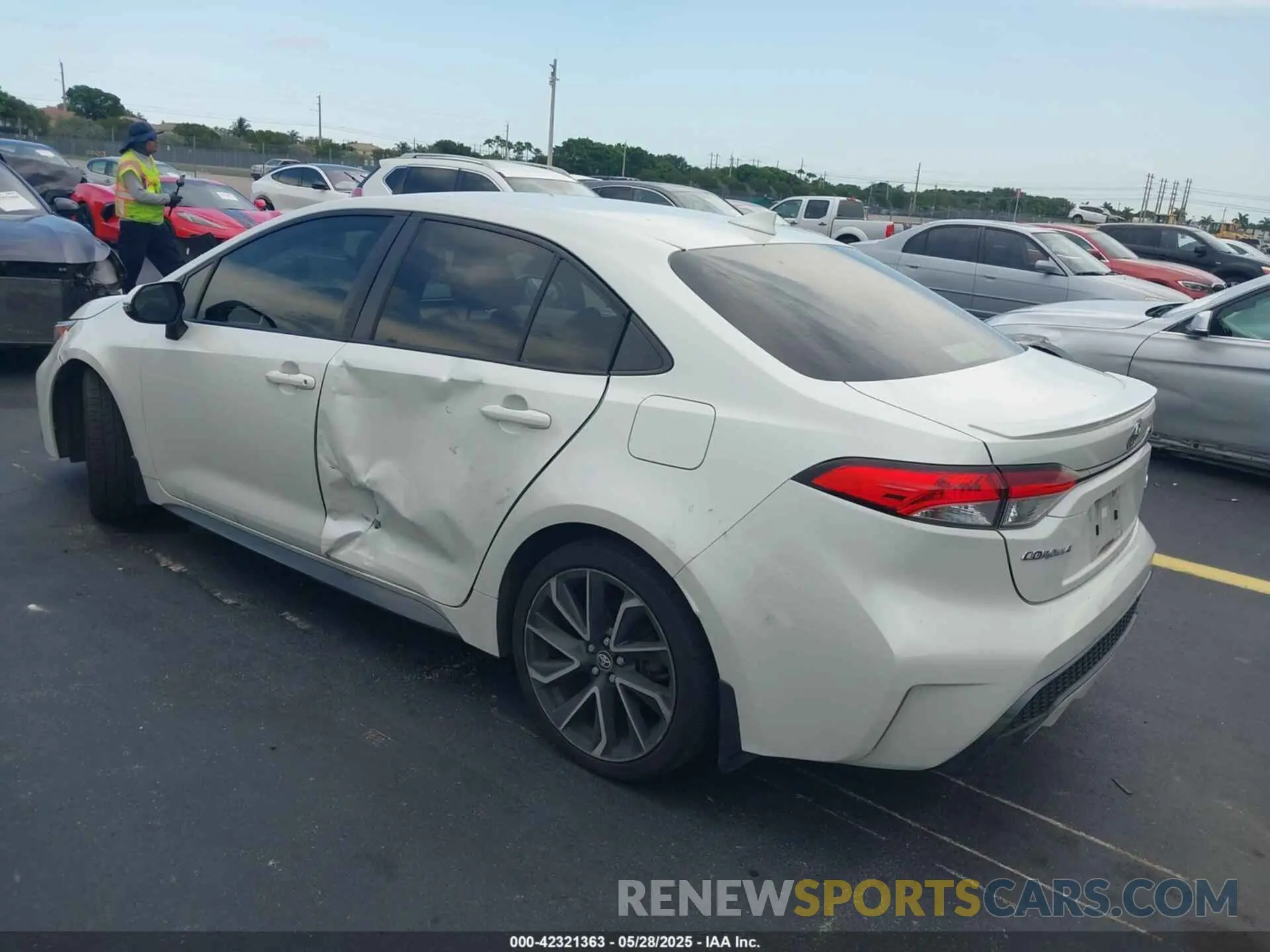 3 Photograph of a damaged car JTDS4RCE0LJ029442 TOYOTA COROLLA 2020