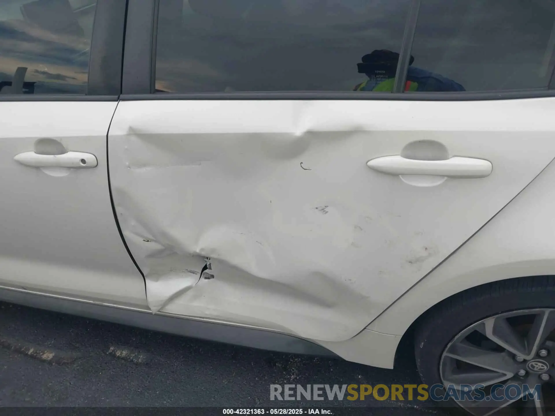 6 Photograph of a damaged car JTDS4RCE0LJ029442 TOYOTA COROLLA 2020