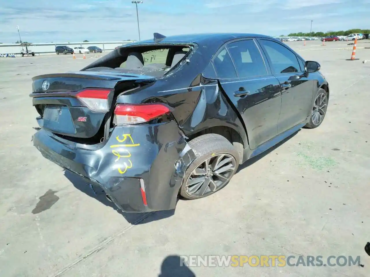 4 Photograph of a damaged car JTDS4RCE1LJ010799 TOYOTA COROLLA 2020