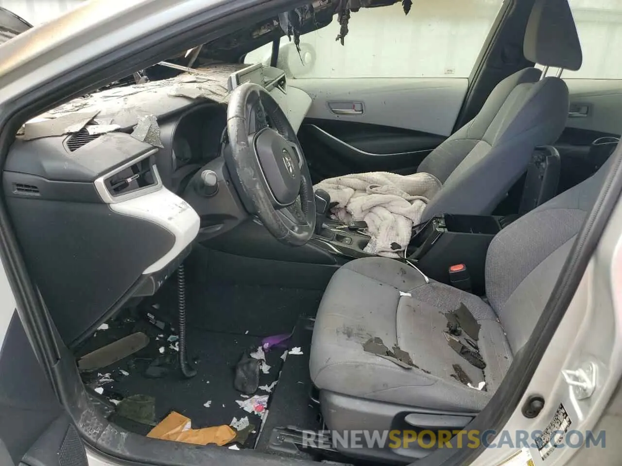 7 Photograph of a damaged car JTDS4RCE2LJ022301 TOYOTA COROLLA 2020