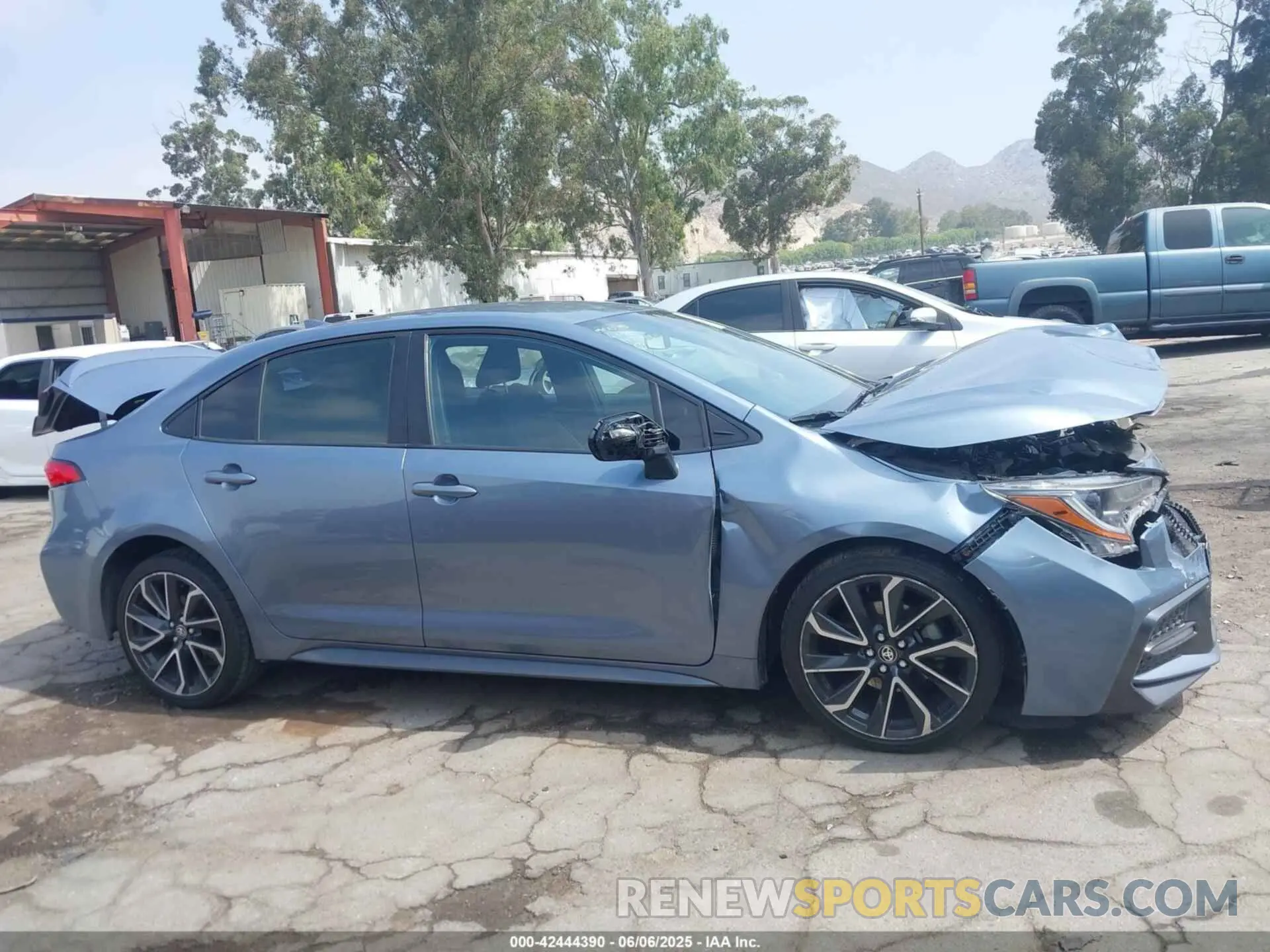 13 Photograph of a damaged car JTDS4RCE3LJ024834 TOYOTA COROLLA 2020