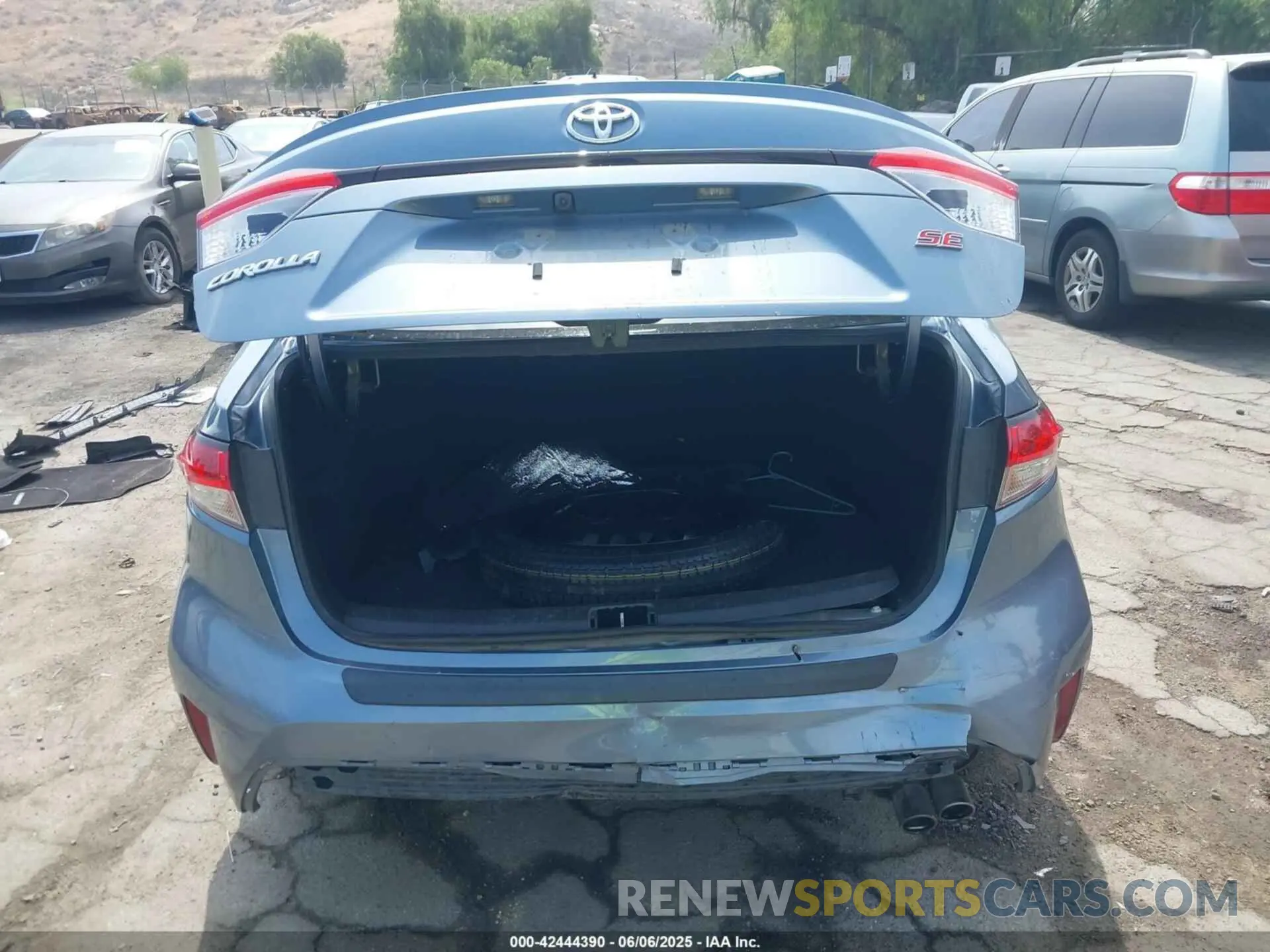 16 Photograph of a damaged car JTDS4RCE3LJ024834 TOYOTA COROLLA 2020