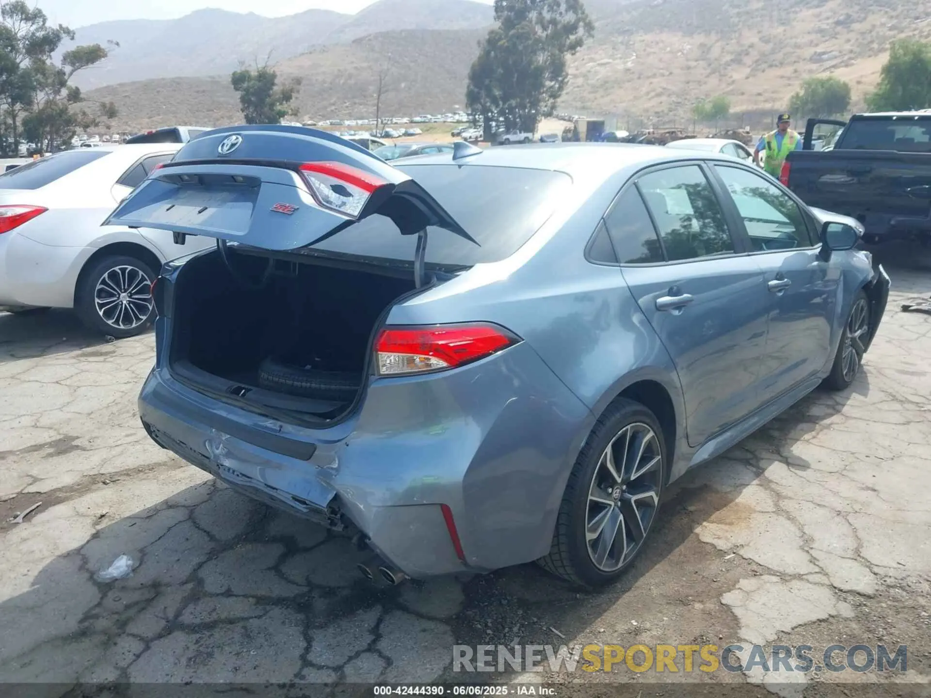 4 Photograph of a damaged car JTDS4RCE3LJ024834 TOYOTA COROLLA 2020