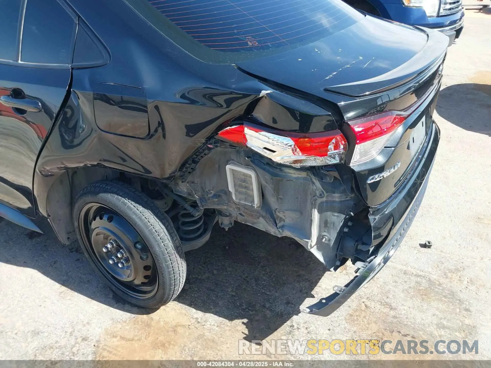 17 Photograph of a damaged car JTDS4RCE3LJ031539 TOYOTA COROLLA 2020