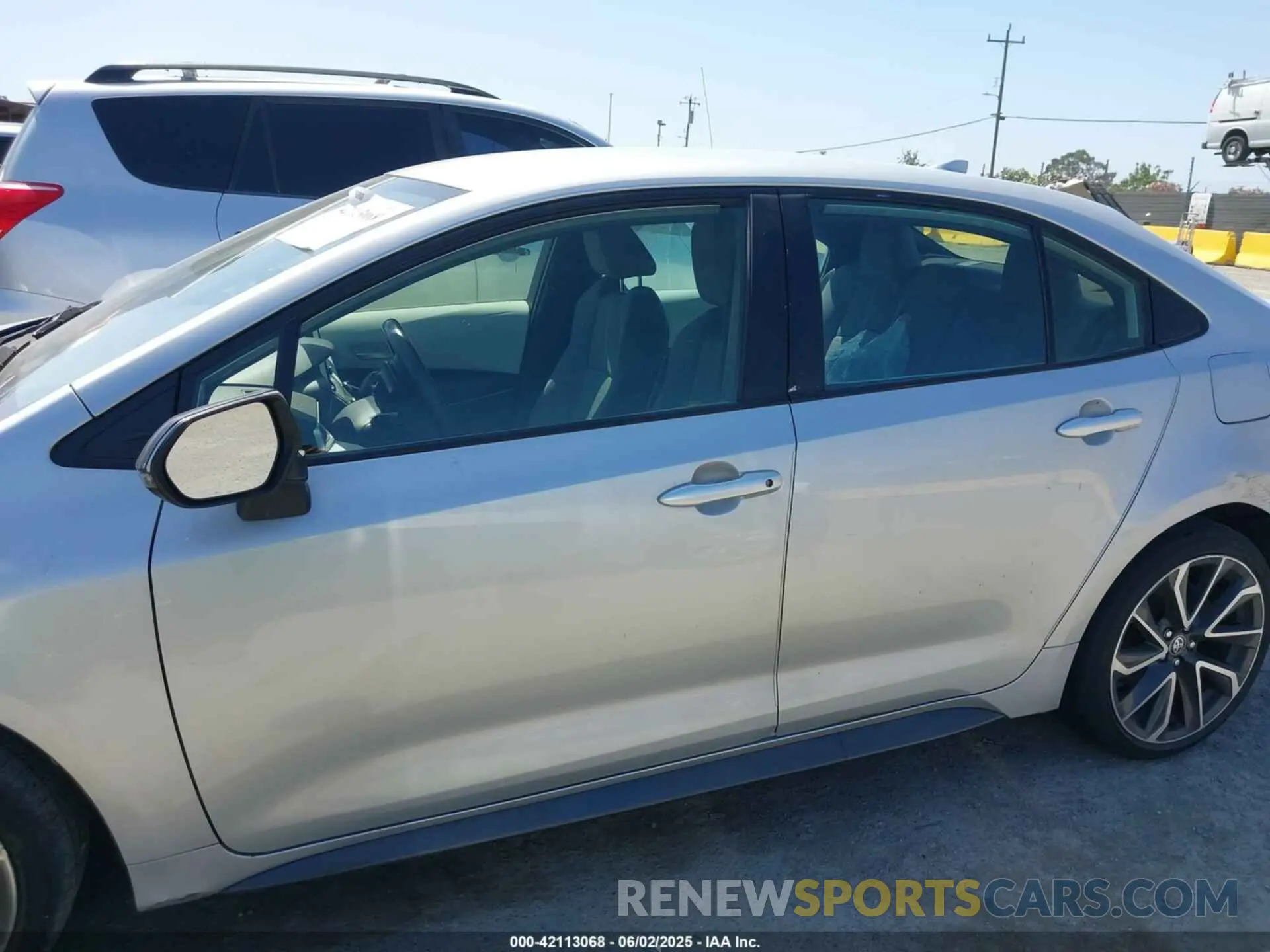13 Photograph of a damaged car JTDS4RCE4LJ004155 TOYOTA COROLLA 2020