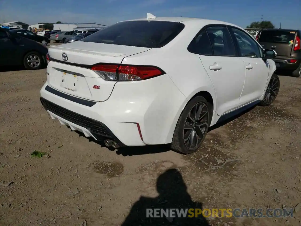 4 Photograph of a damaged car JTDS4RCE4LJ009906 TOYOTA COROLLA 2020