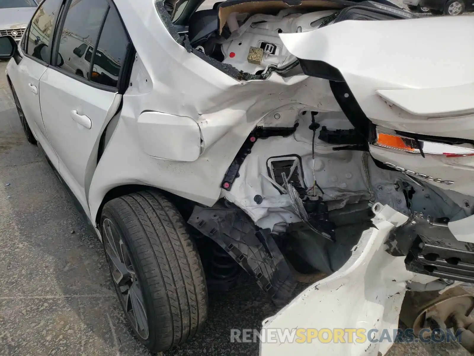 9 Photograph of a damaged car JTDS4RCE4LJ044218 TOYOTA COROLLA 2020