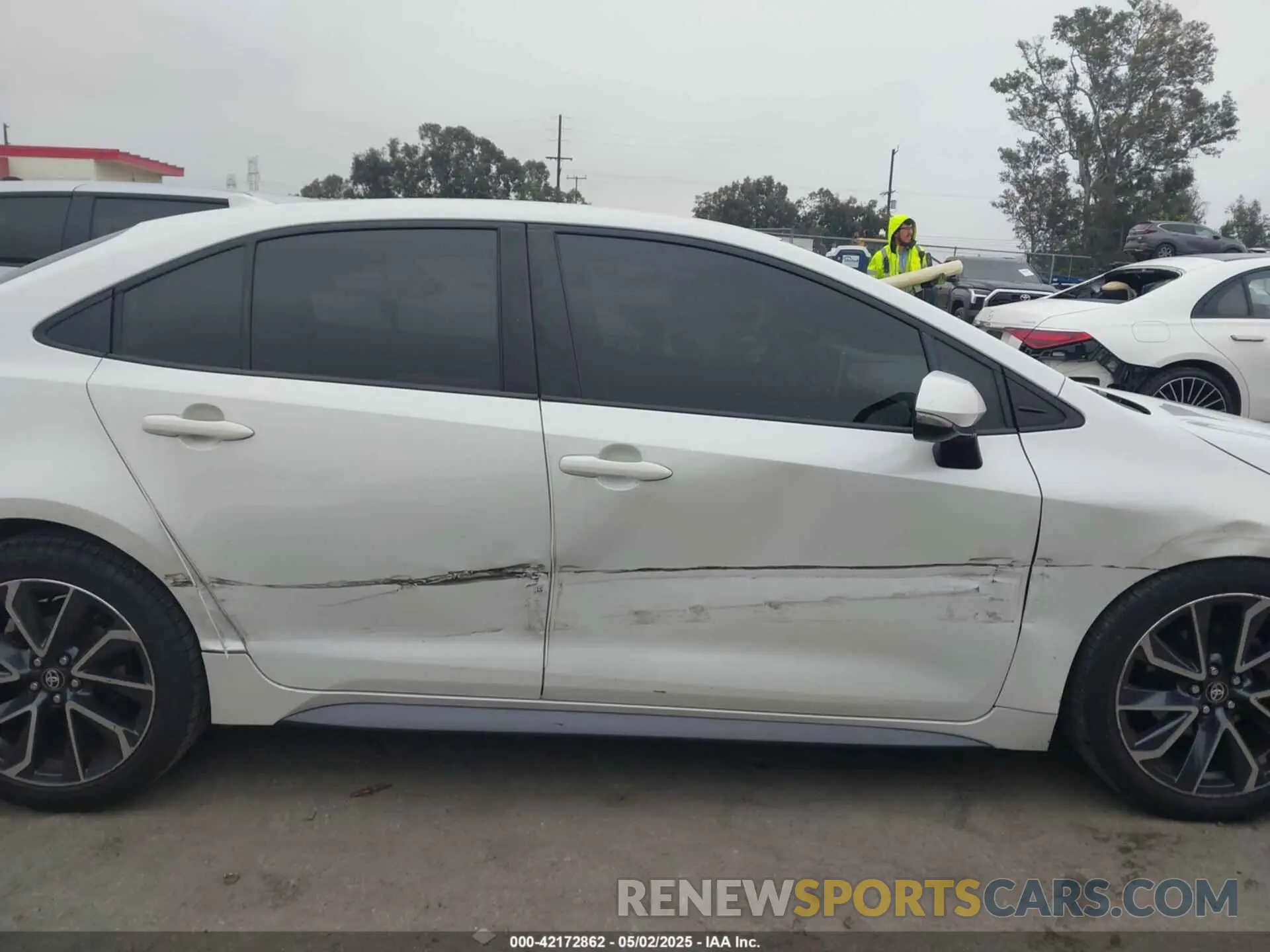 13 Photograph of a damaged car JTDS4RCE5LJ038539 TOYOTA COROLLA 2020