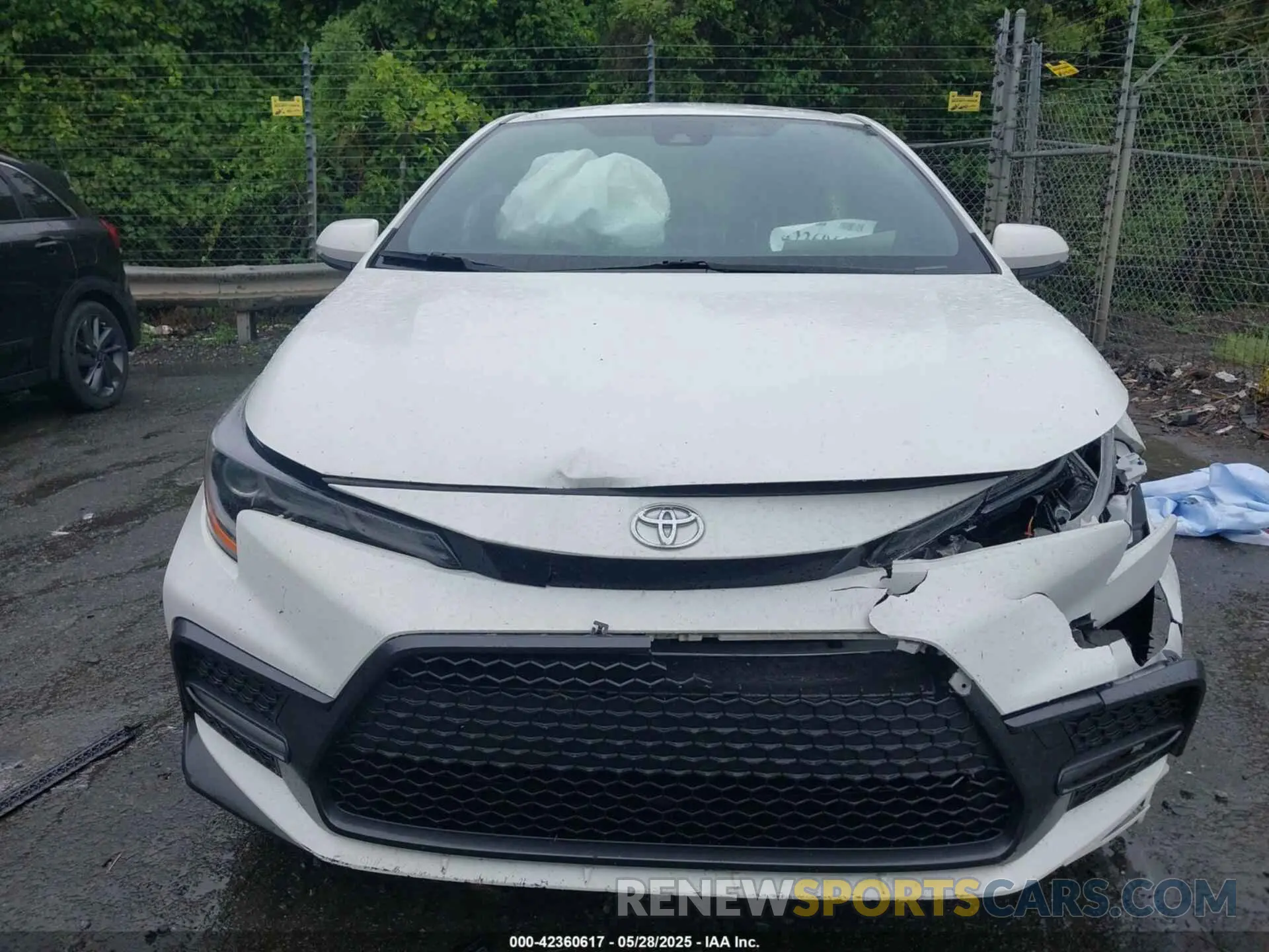 12 Photograph of a damaged car JTDS4RCE7LJ043693 TOYOTA COROLLA 2020