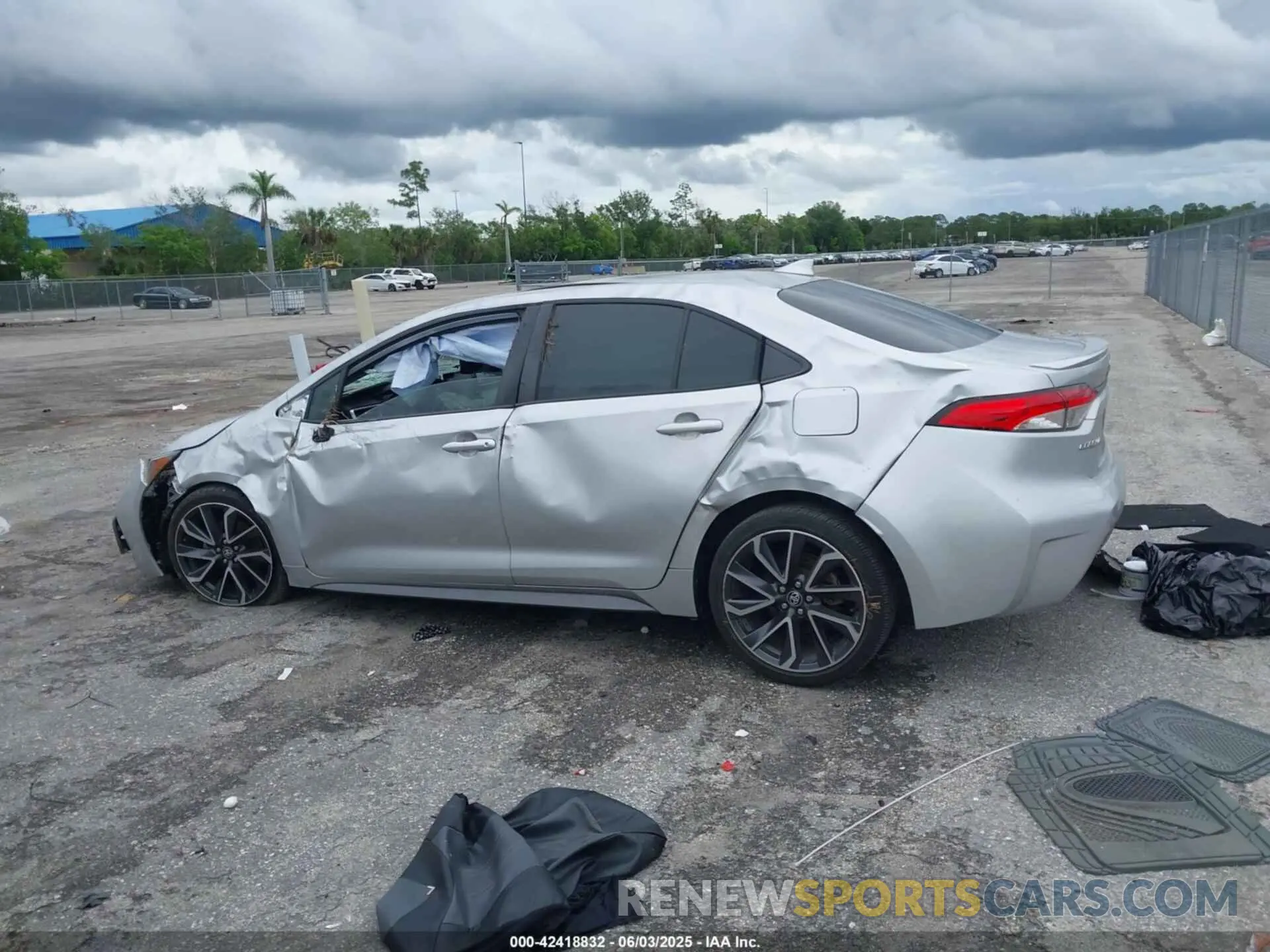14 Photograph of a damaged car JTDS4RCE8LJ014493 TOYOTA COROLLA 2020
