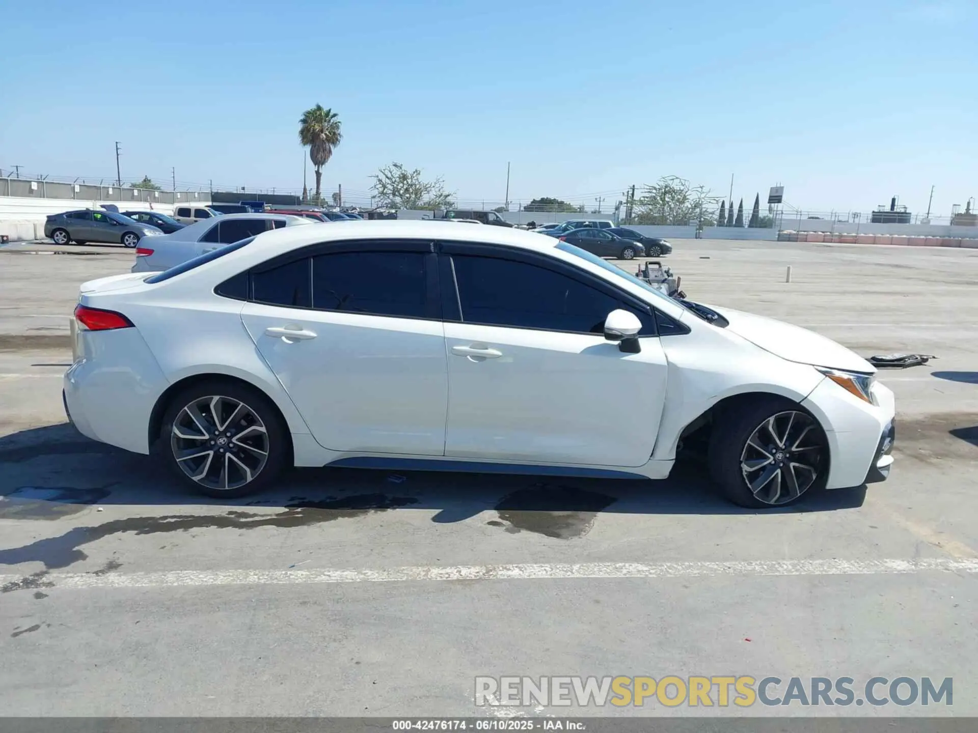 13 Photograph of a damaged car JTDS4RCE8LJ040012 TOYOTA COROLLA 2020