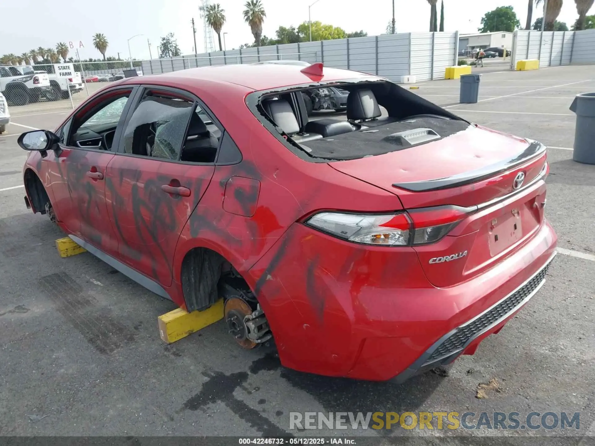 3 Photograph of a damaged car JTDT4RCEXLJ024348 TOYOTA COROLLA 2020