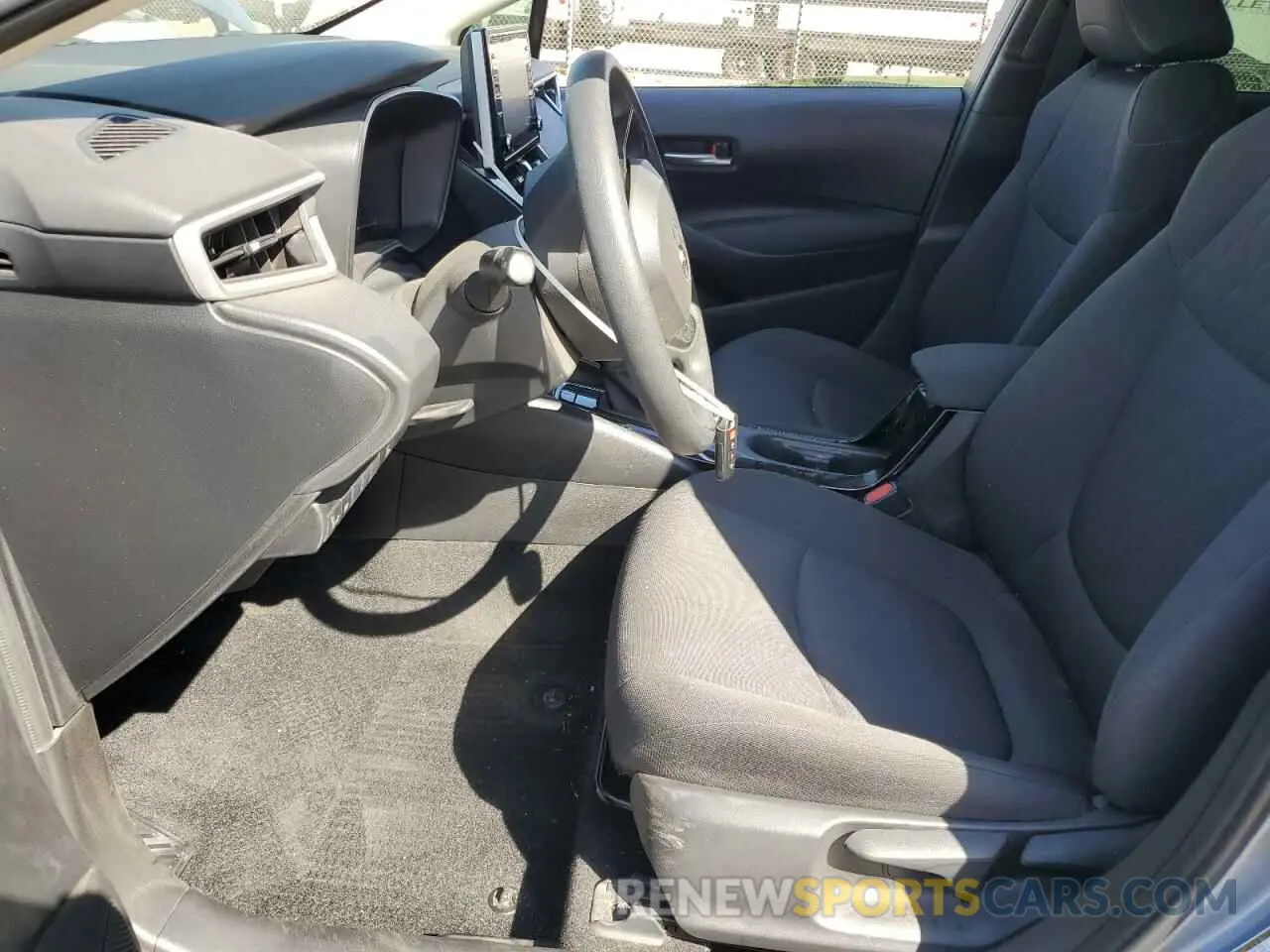 7 Photograph of a damaged car JTDVPRAE4LJ106417 TOYOTA COROLLA 2020