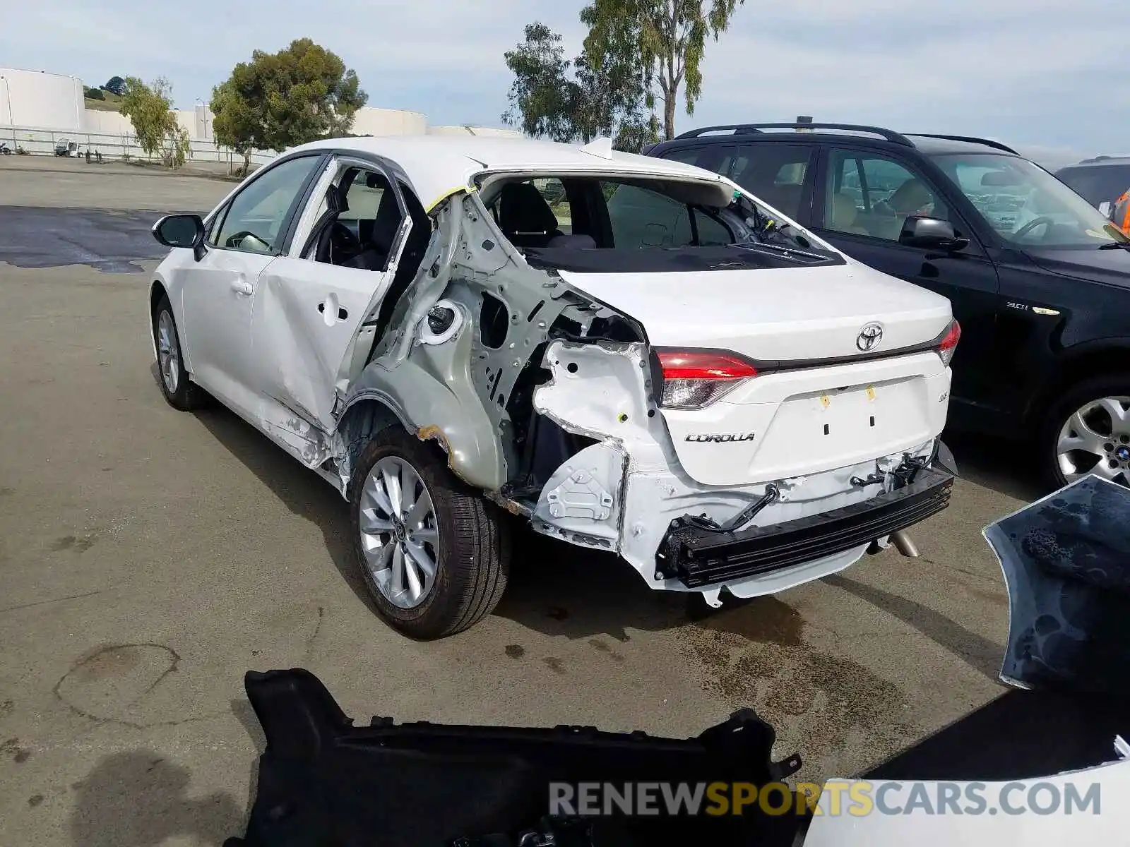 3 Photograph of a damaged car JTDVPRAE8LJ093610 TOYOTA COROLLA 2020