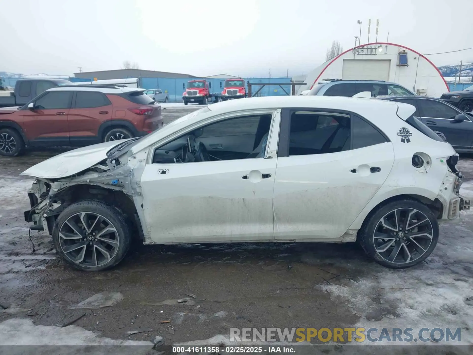 15 Photograph of a damaged car JTNA4RBE9L3075560 TOYOTA COROLLA 2020