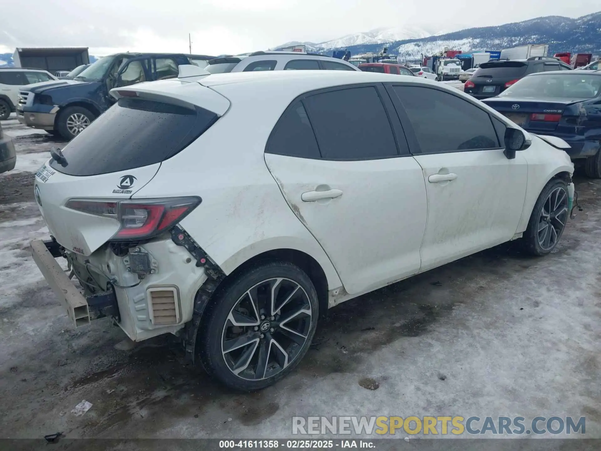 4 Photograph of a damaged car JTNA4RBE9L3075560 TOYOTA COROLLA 2020