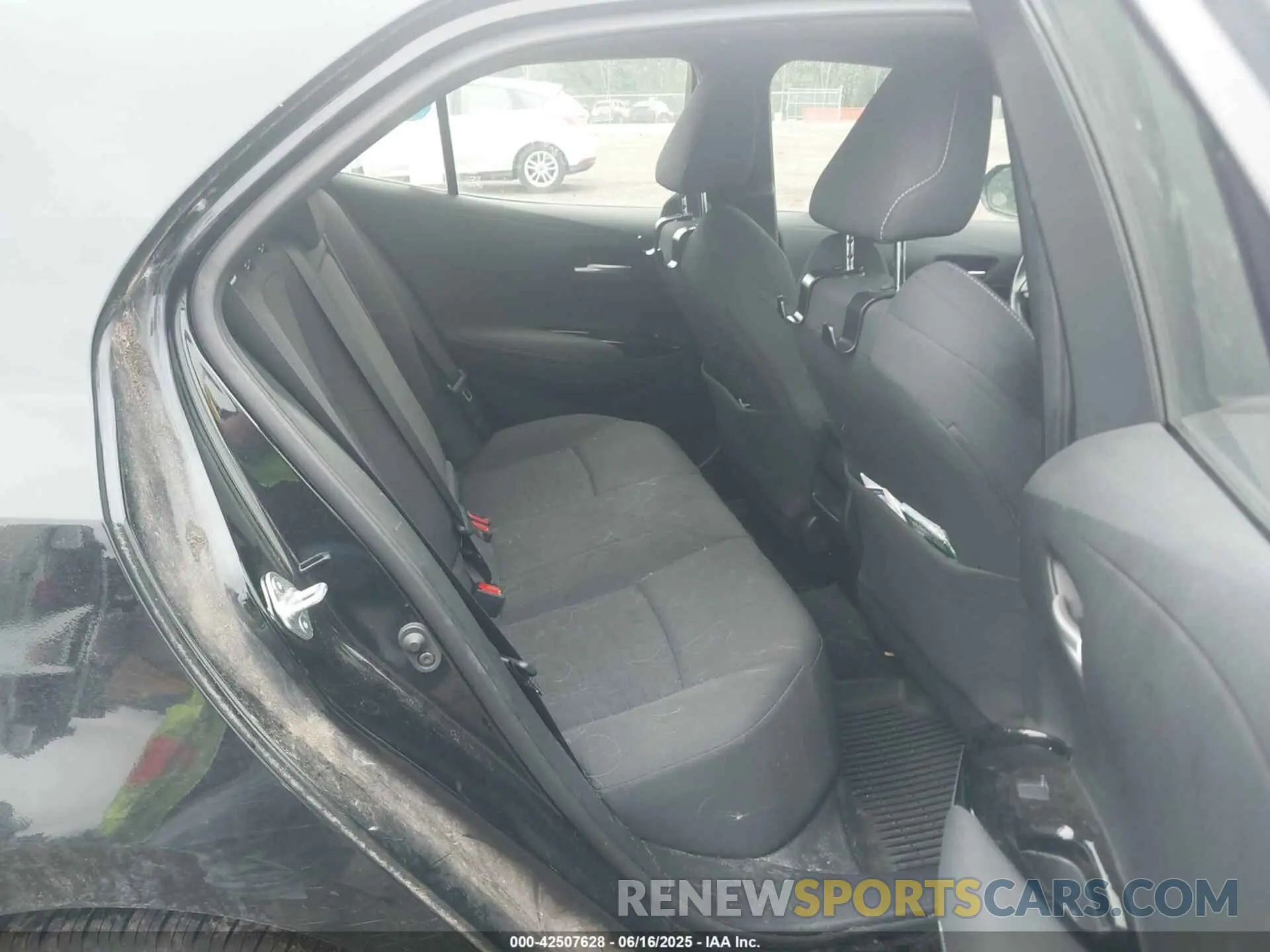8 Photograph of a damaged car JTNB4RBEXL3084529 TOYOTA COROLLA 2020
