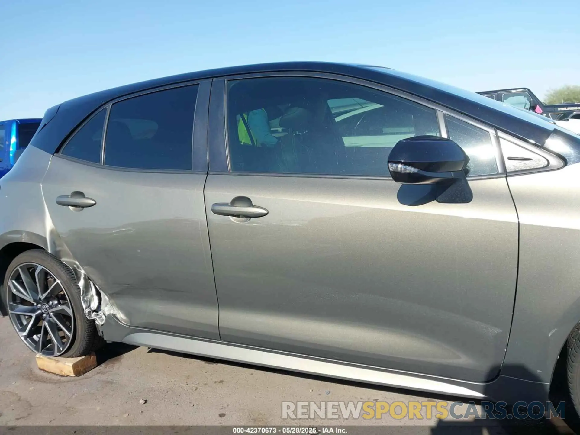 13 Photograph of a damaged car JTNC4RBE2L3093312 TOYOTA COROLLA 2020