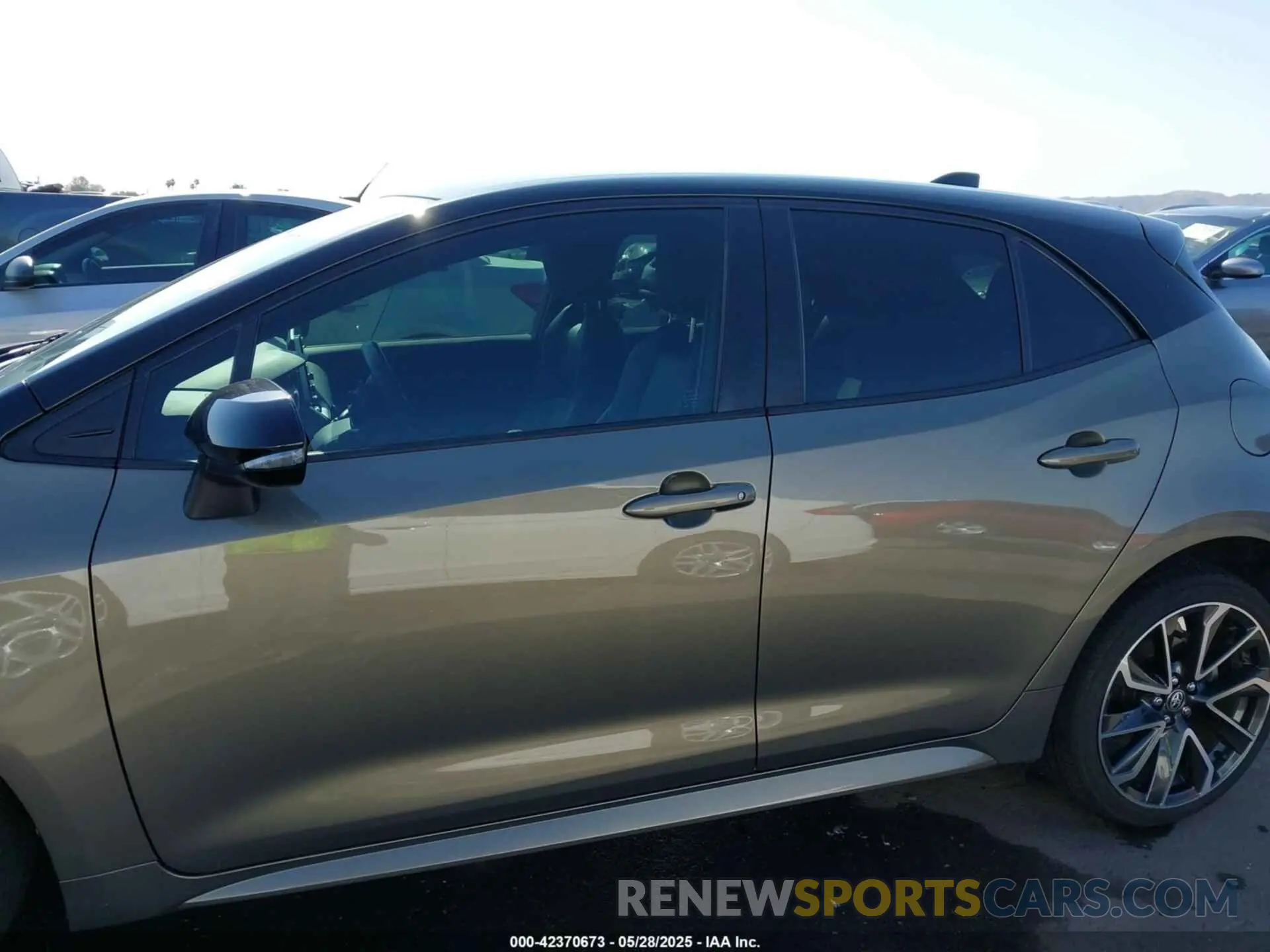 14 Photograph of a damaged car JTNC4RBE2L3093312 TOYOTA COROLLA 2020