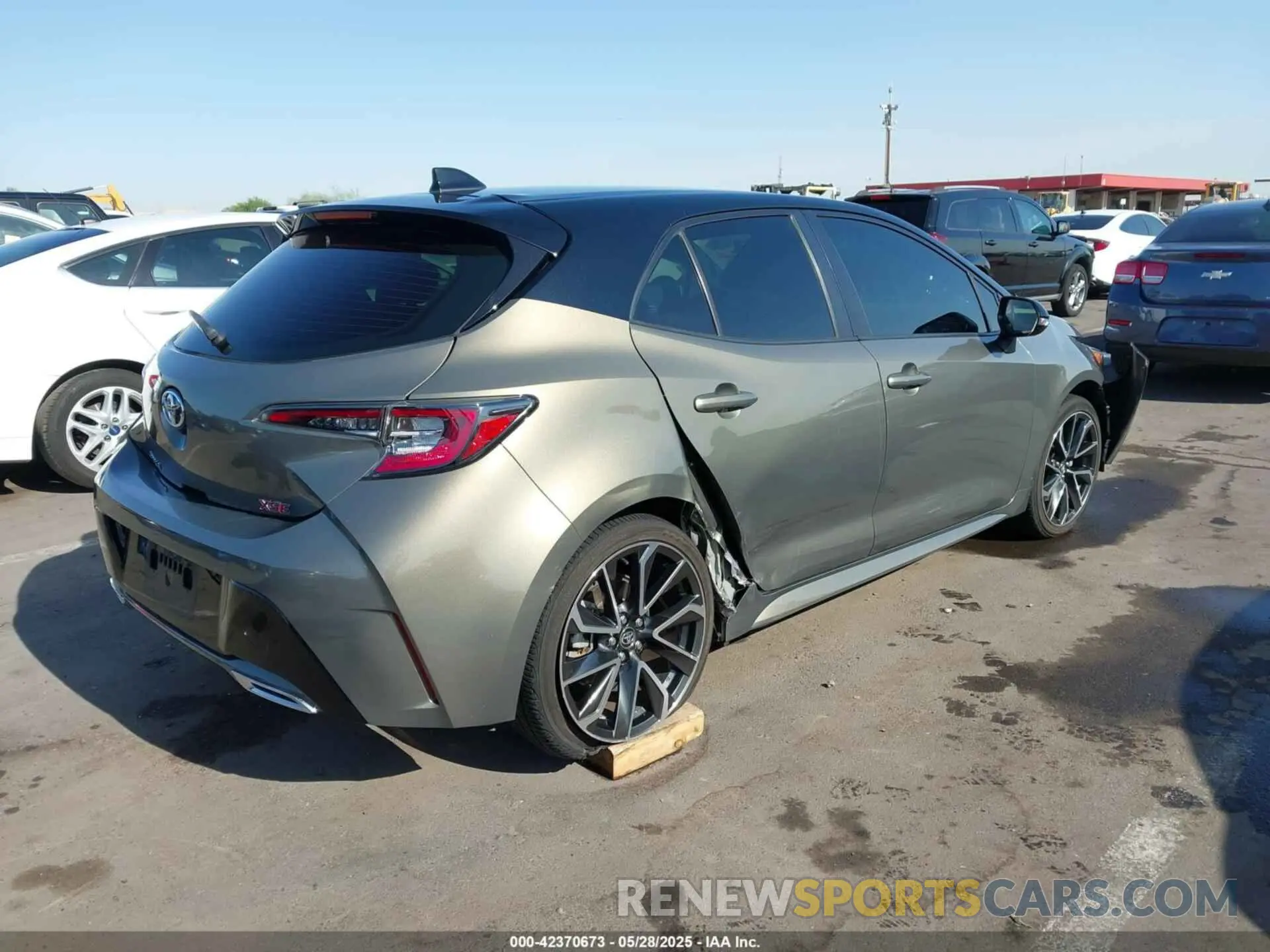 4 Photograph of a damaged car JTNC4RBE2L3093312 TOYOTA COROLLA 2020