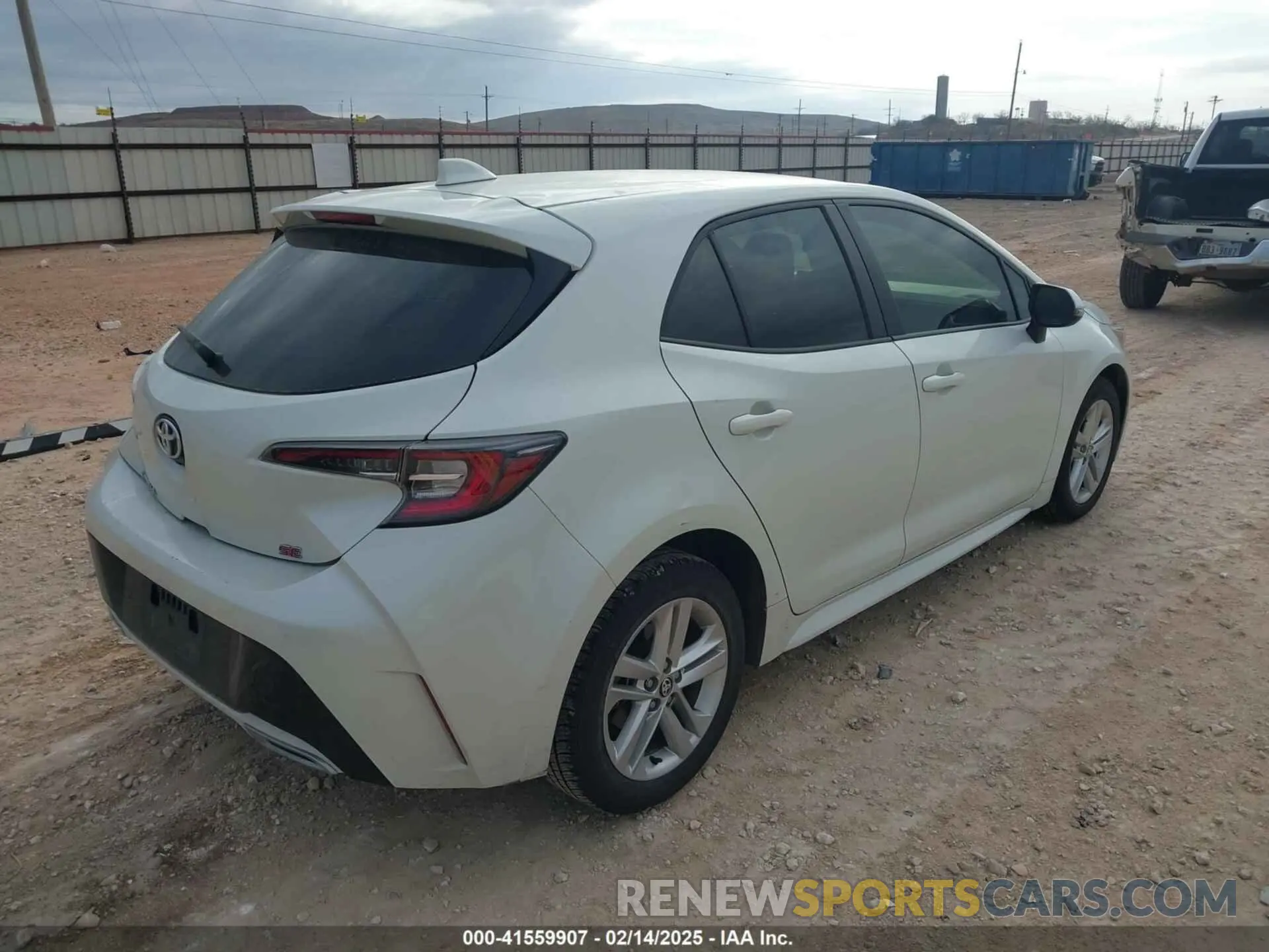 4 Photograph of a damaged car JTND4RBE2L3096103 TOYOTA COROLLA 2020