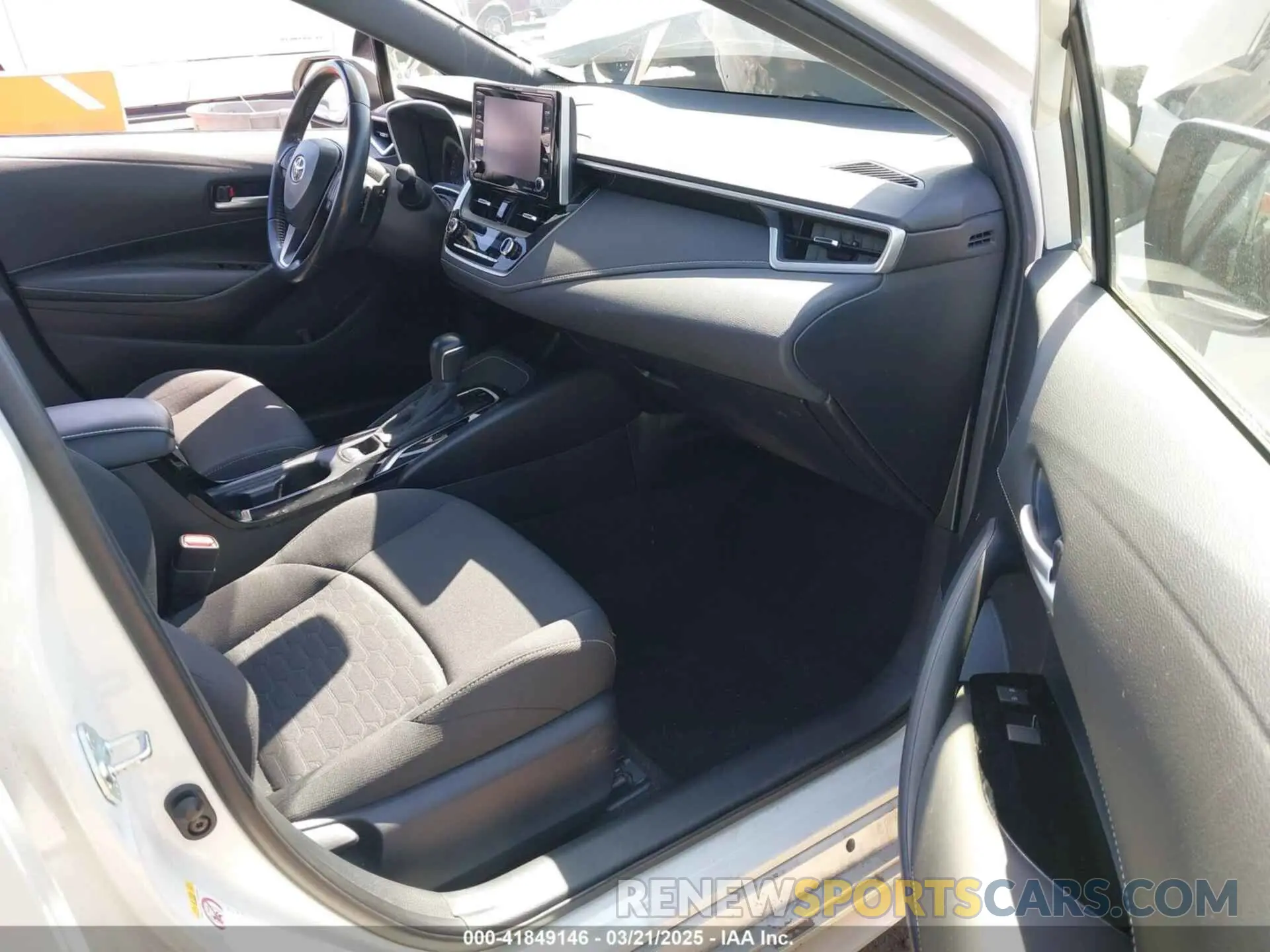 5 Photograph of a damaged car JTND4RBE2L3100649 TOYOTA COROLLA 2020